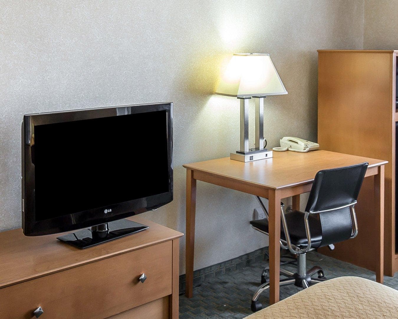 Quality Inn at Collins Road - Cedar Rapids - Image 5