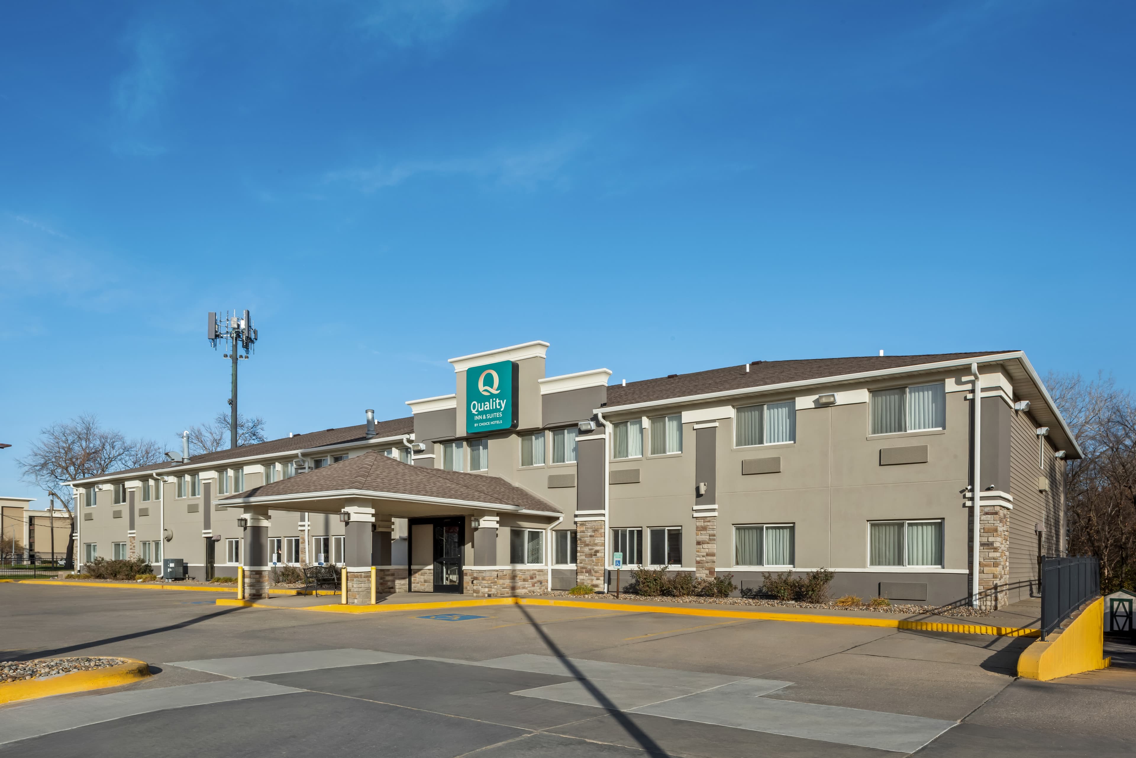 Quality Inn & Suites Des Moines Airport - Image 1