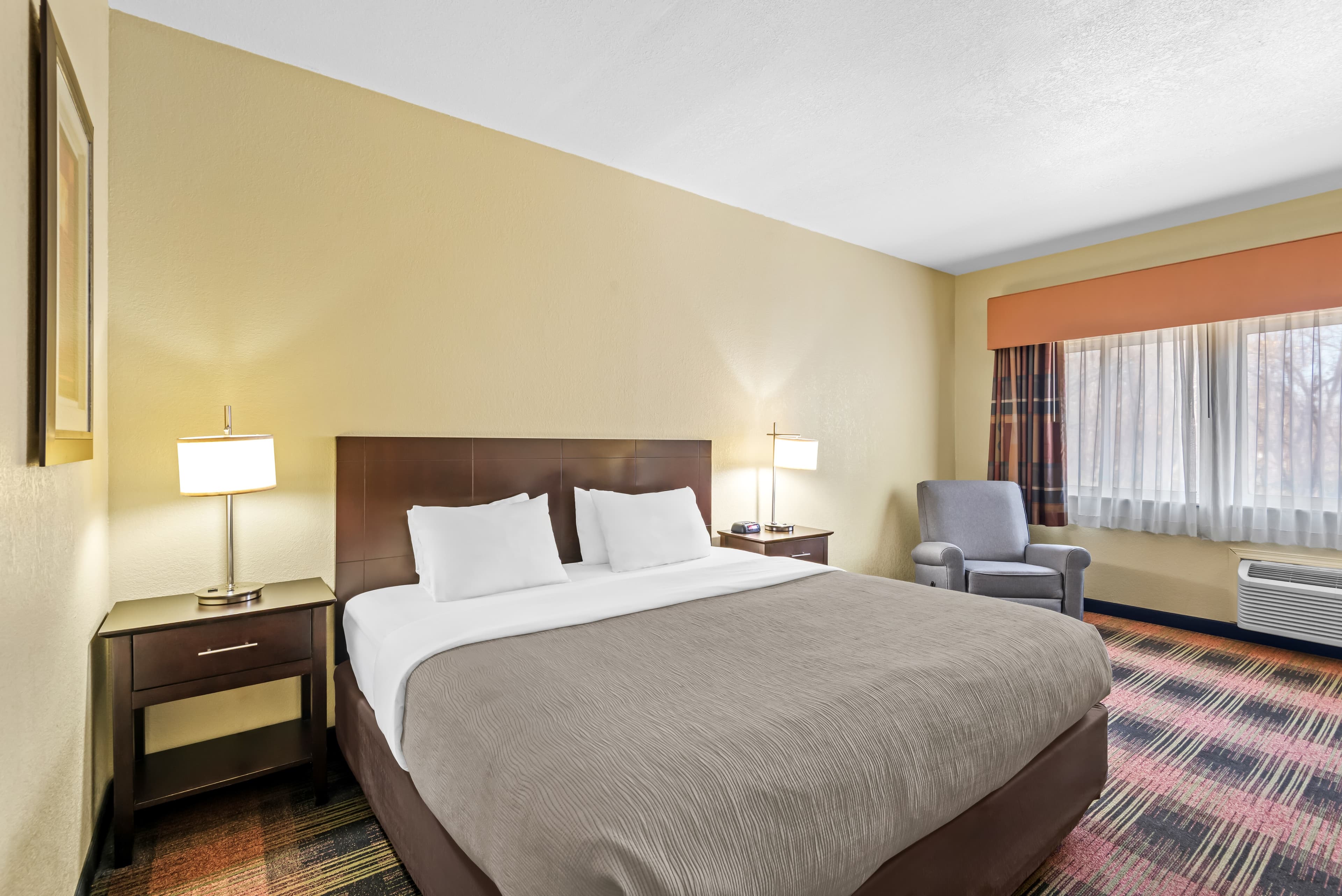 Quality Inn & Suites Des Moines Airport - Image 5