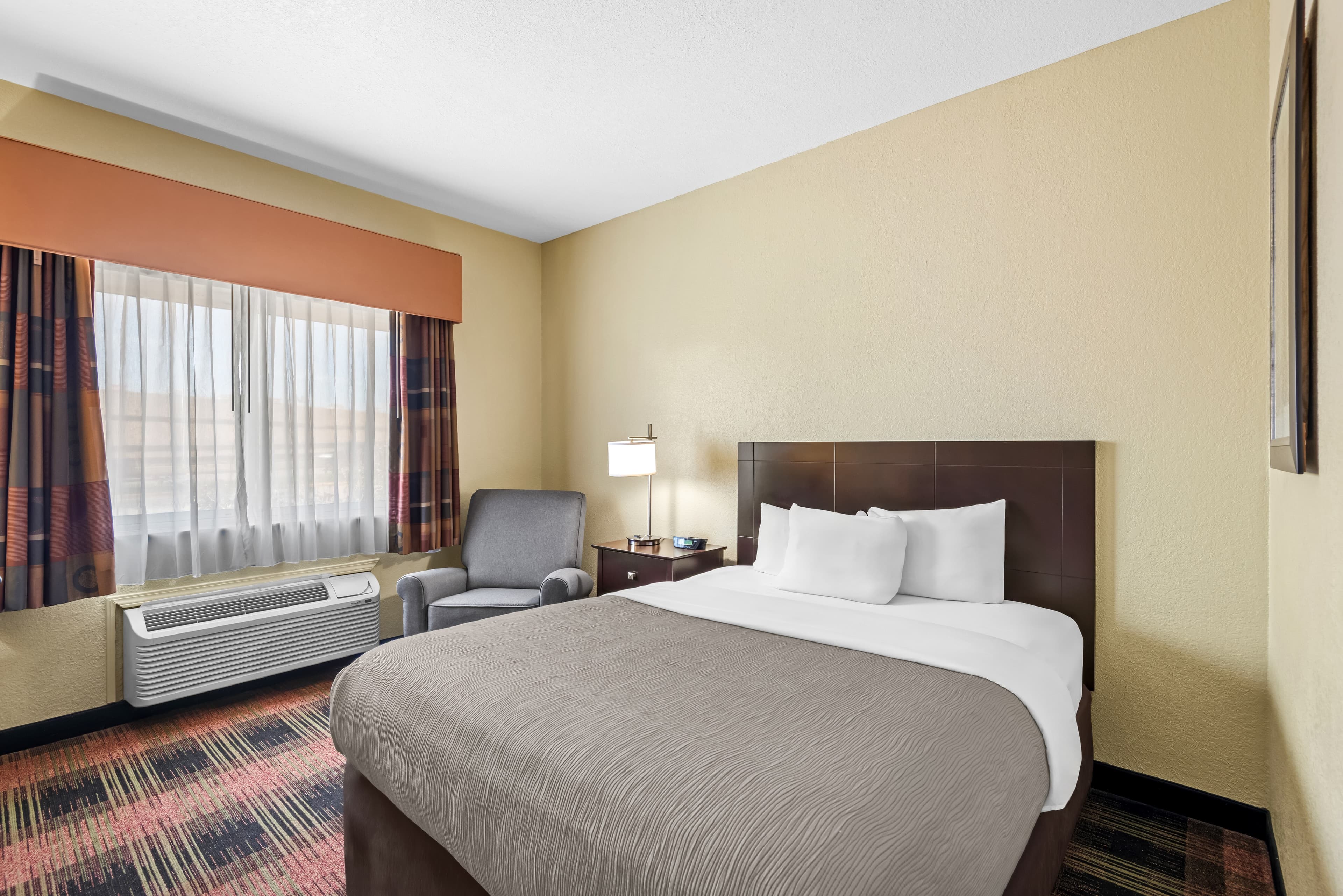 Quality Inn & Suites Des Moines Airport - Image 2