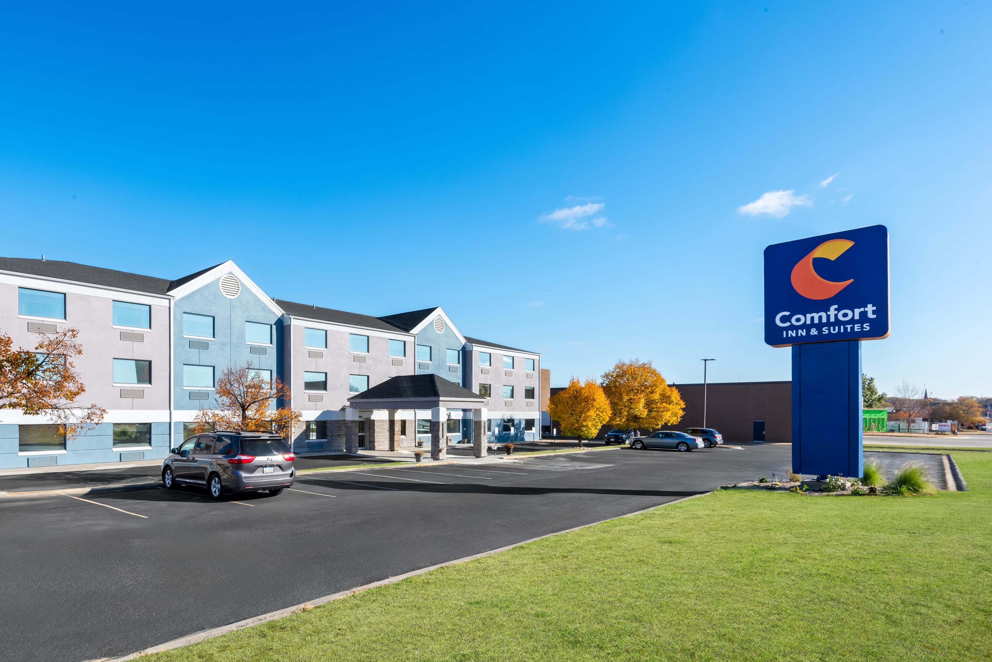 Comfort Inn & Suites Mason City - Clear Lake - Image 1