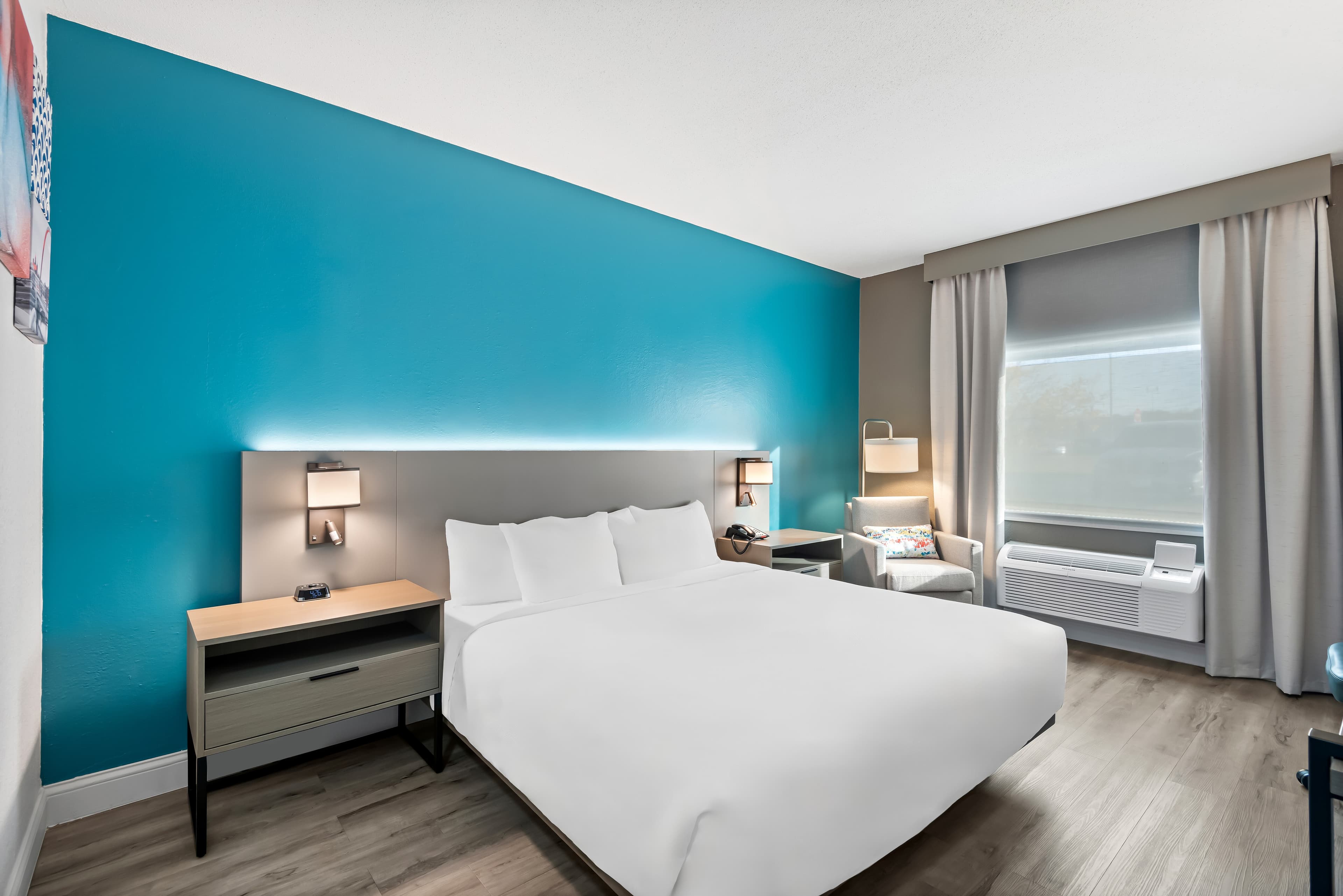 Comfort Inn & Suites Mason City - Clear Lake - Image 2