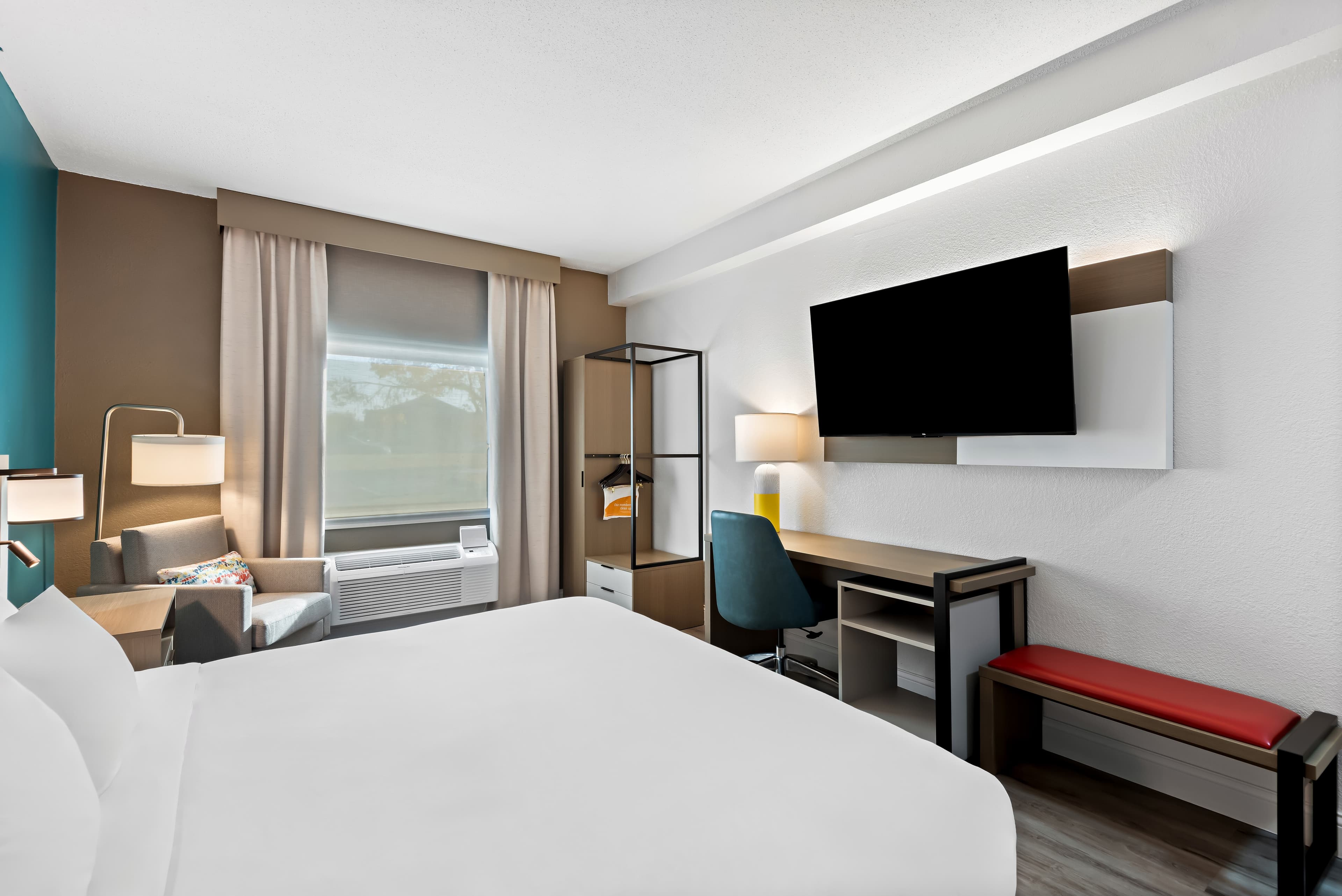Comfort Inn & Suites Mason City - Clear Lake - Image 3