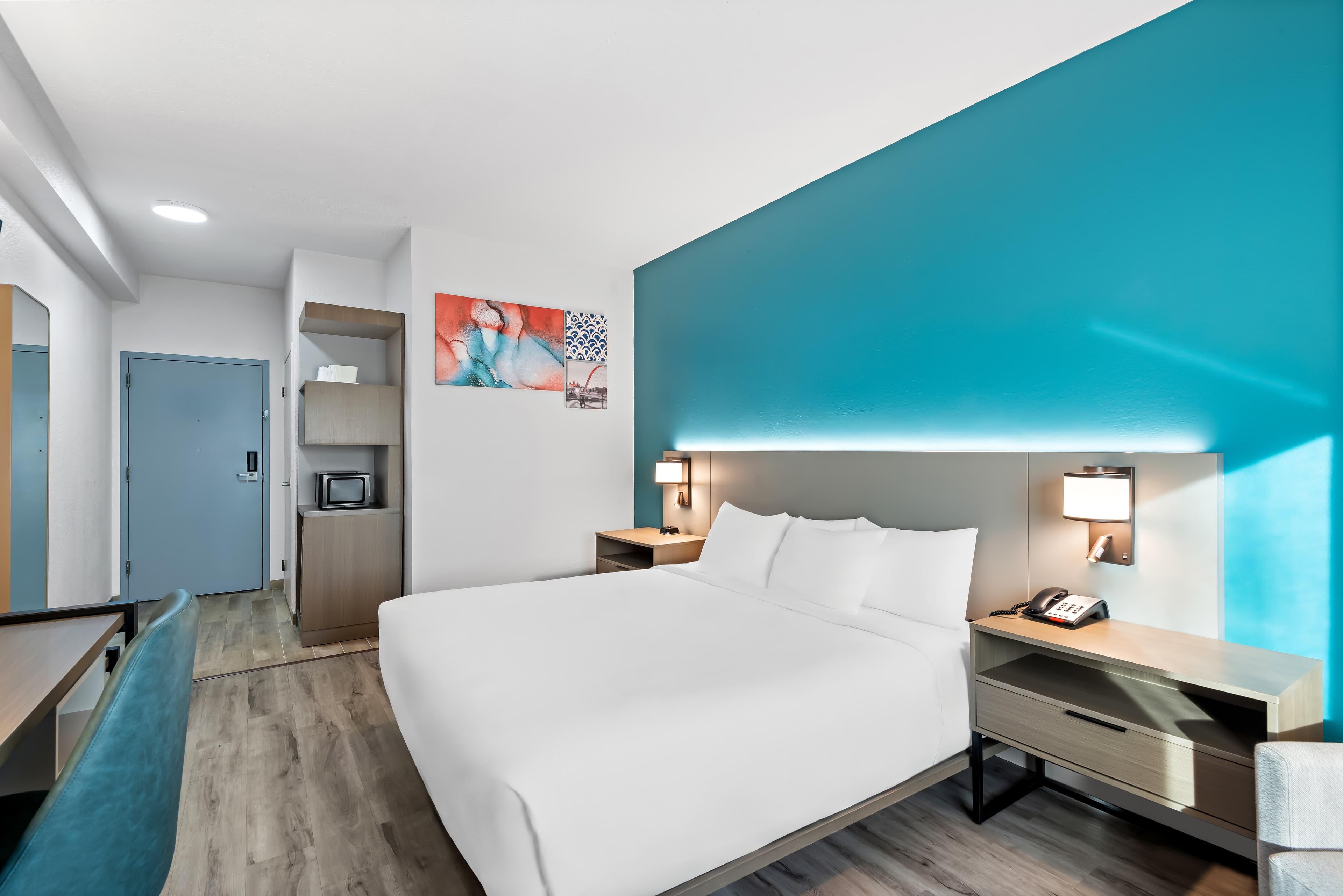 Comfort Inn & Suites Mason City - Clear Lake - Image 4