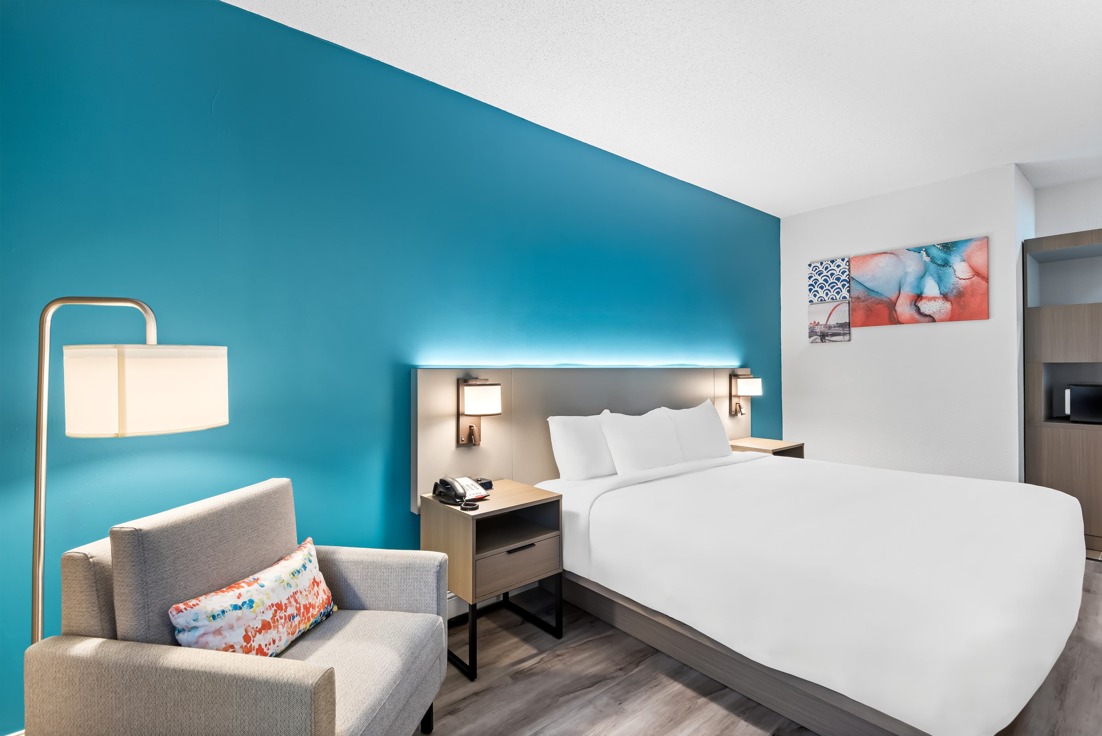 Comfort Inn & Suites Mason City - Clear Lake — 8