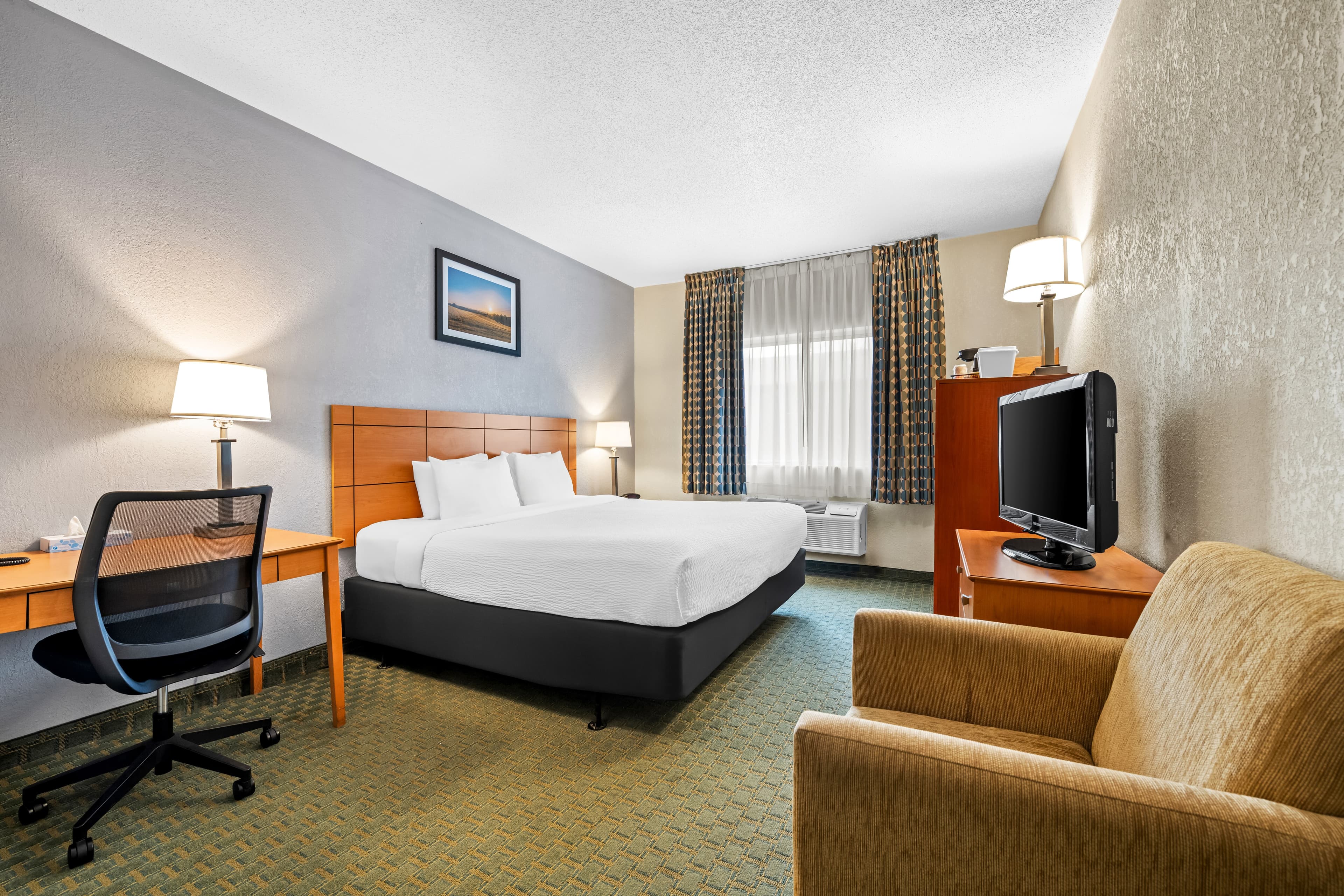 Quality Inn Dubuque on Hwy 20 - Image 2