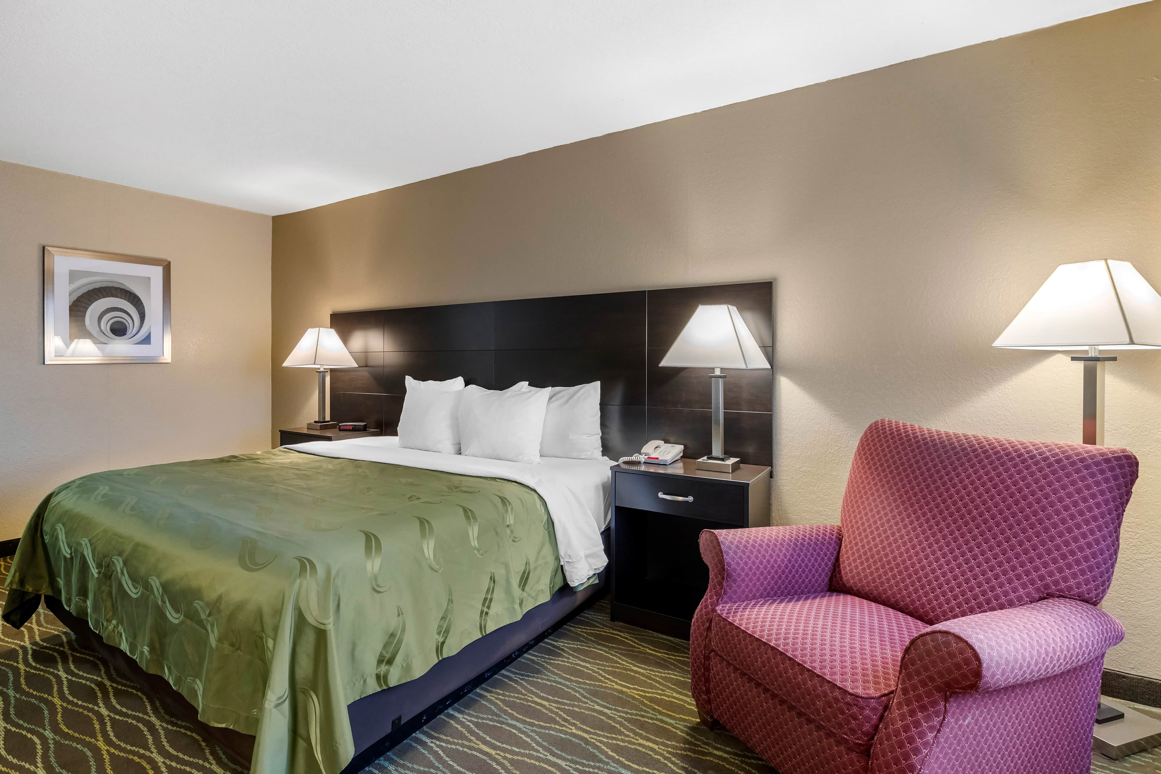 Quality Inn & Suites Des Moines - Merle Hay Road - Image 4
