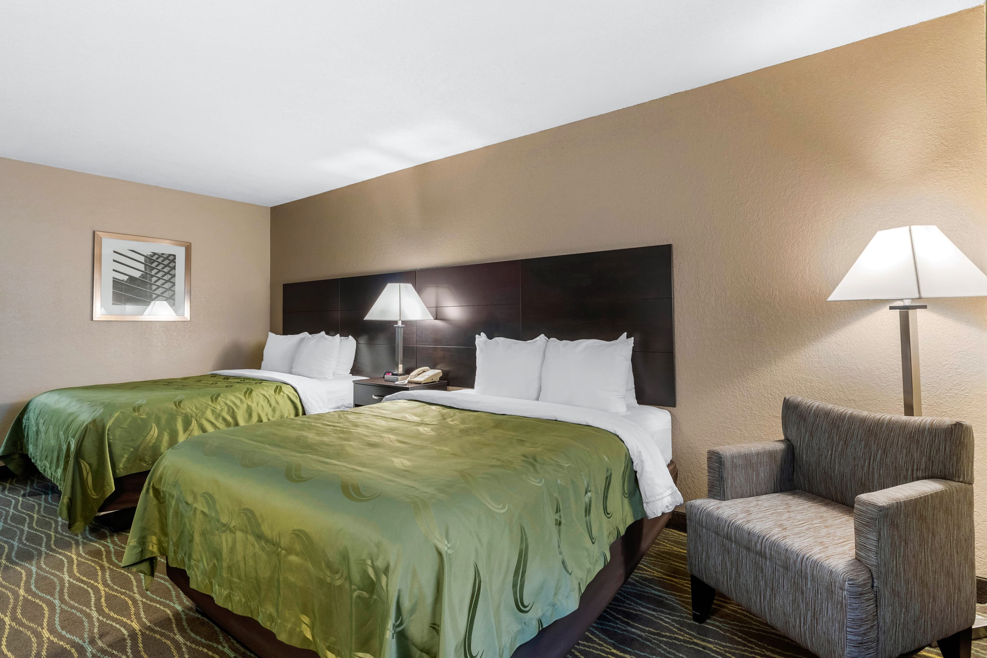 Quality Inn & Suites Des Moines - Merle Hay Road — 8