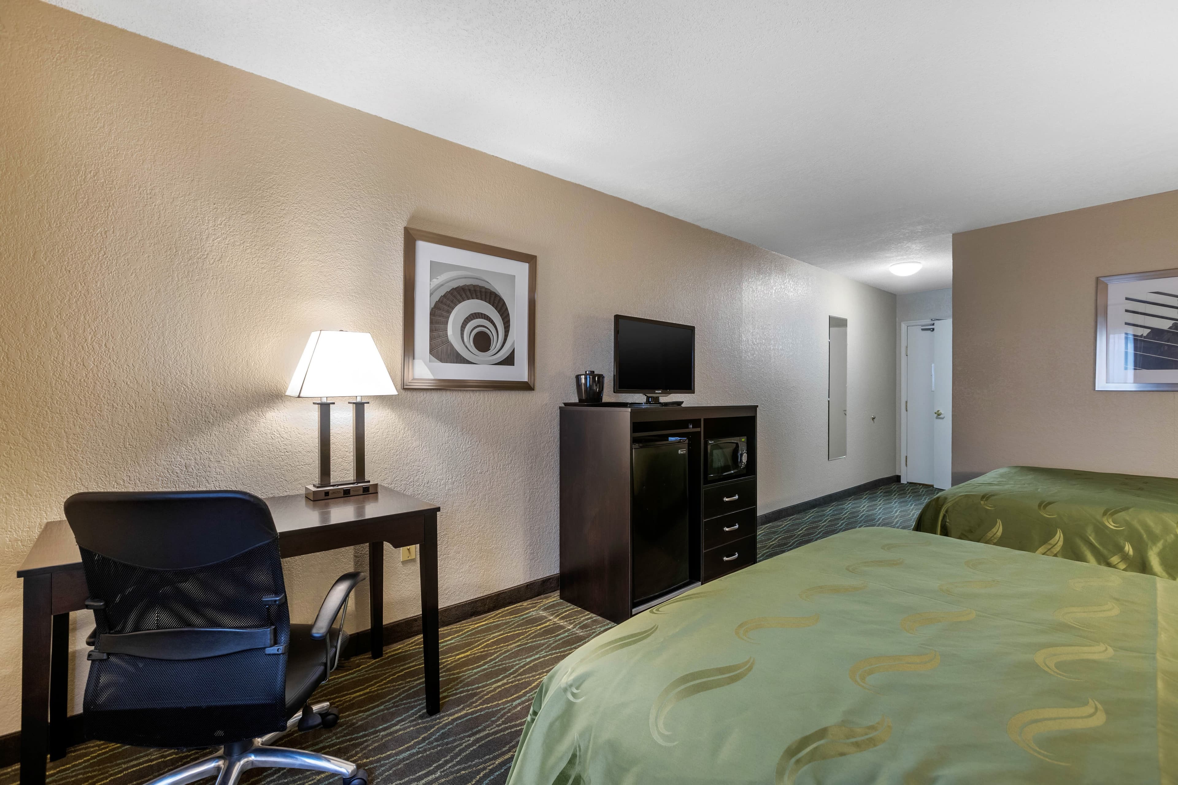 Quality Inn & Suites Des Moines - Merle Hay Road — 9