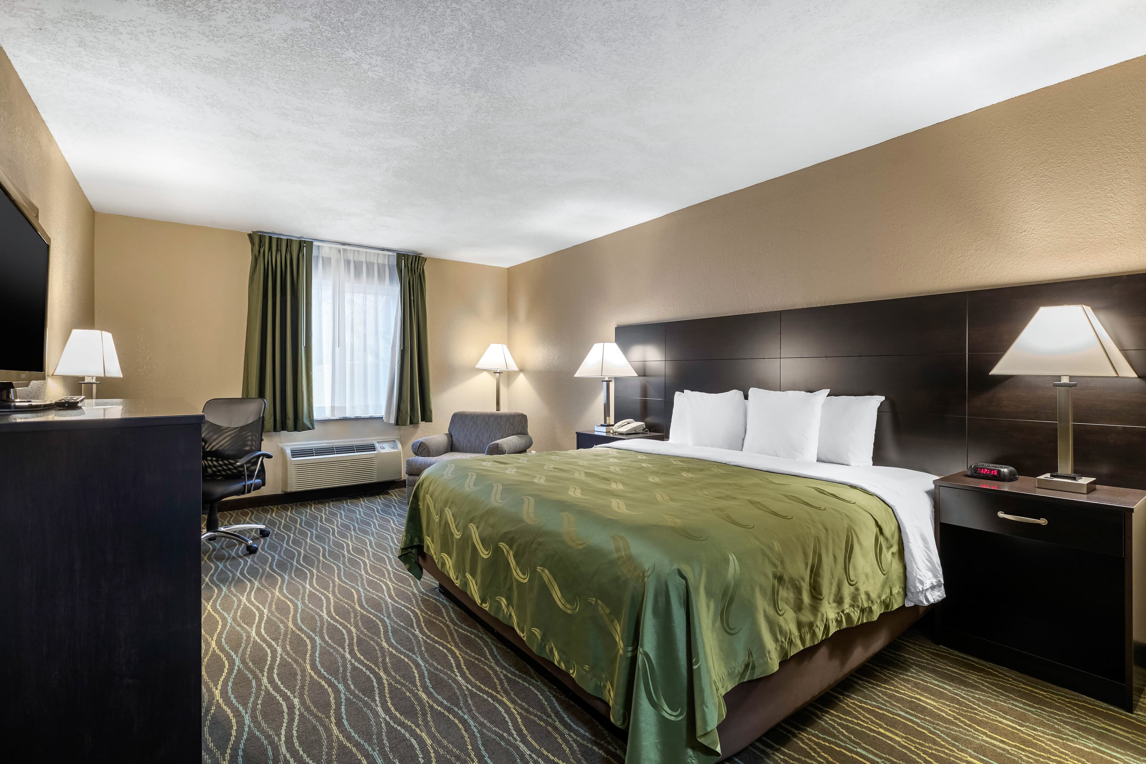 Quality Inn & Suites Des Moines - Merle Hay Road — 12