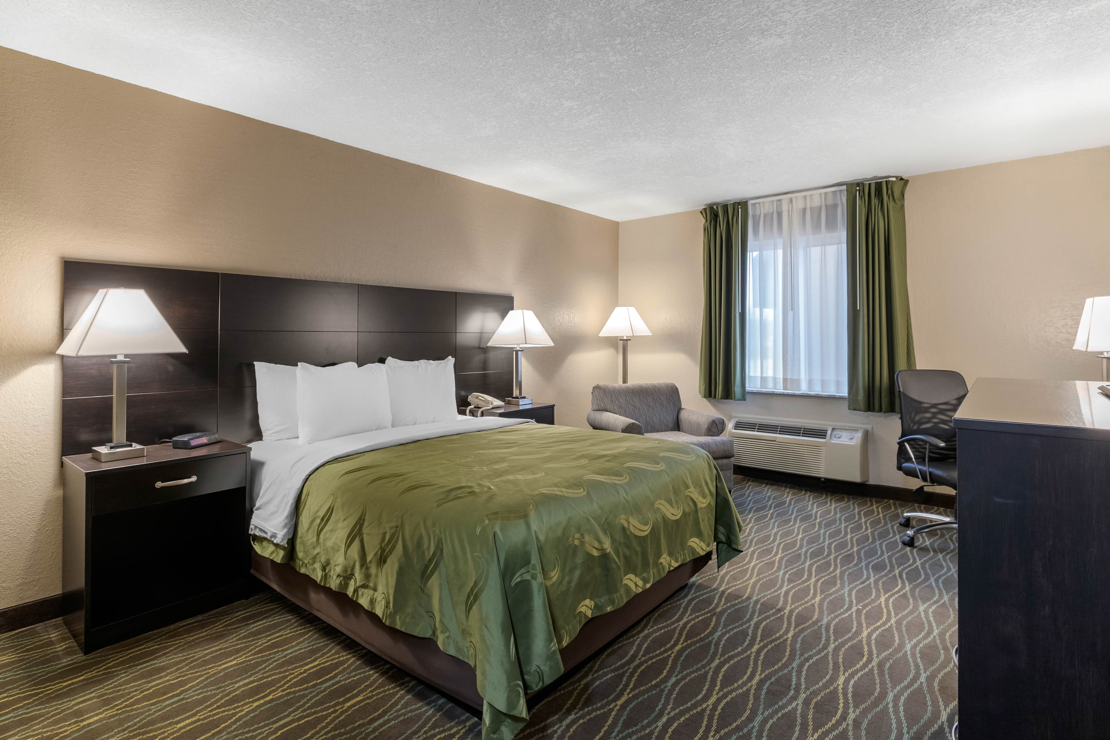 Quality Inn & Suites Des Moines - Merle Hay Road — 17