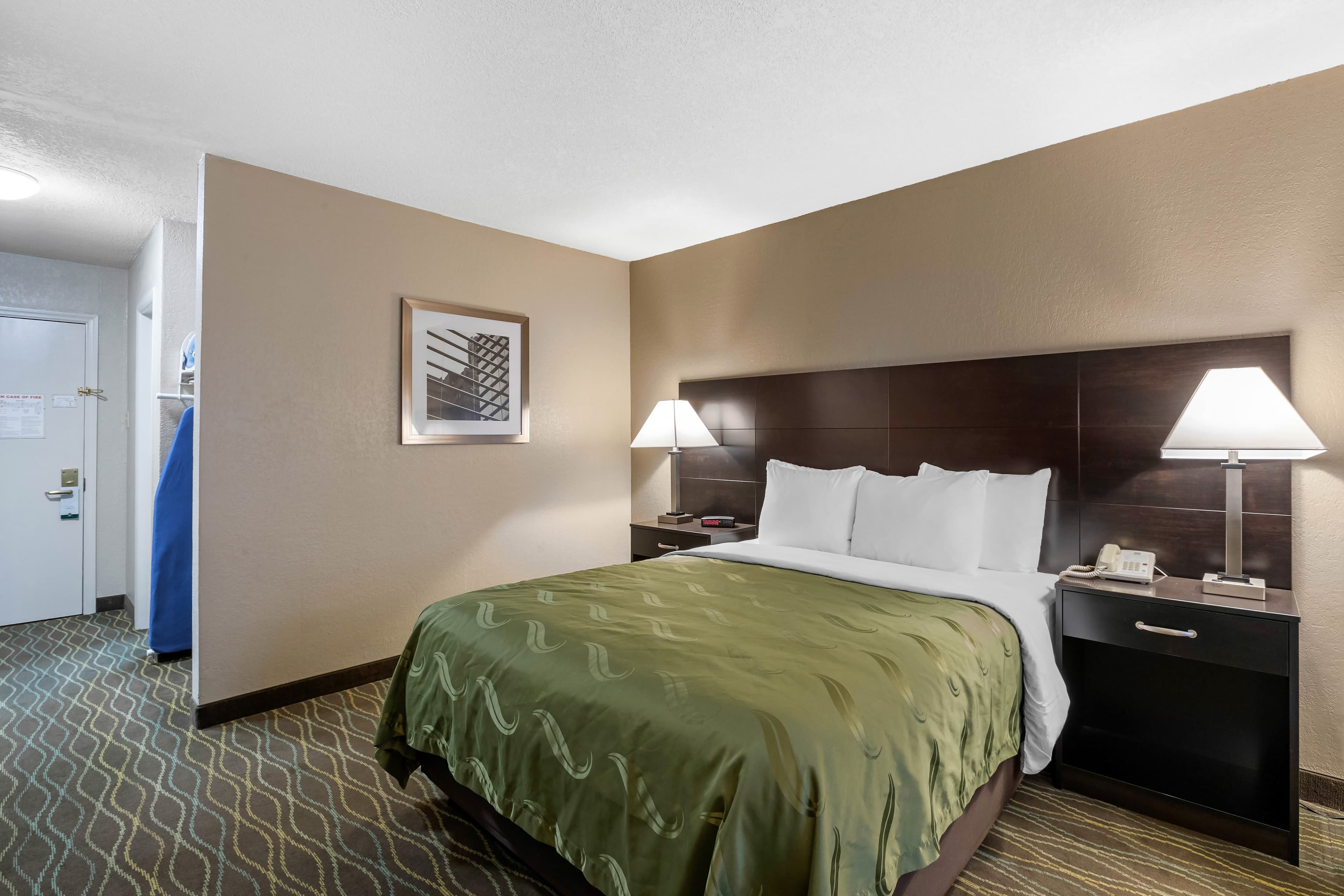 Quality Inn & Suites Des Moines - Merle Hay Road — 18