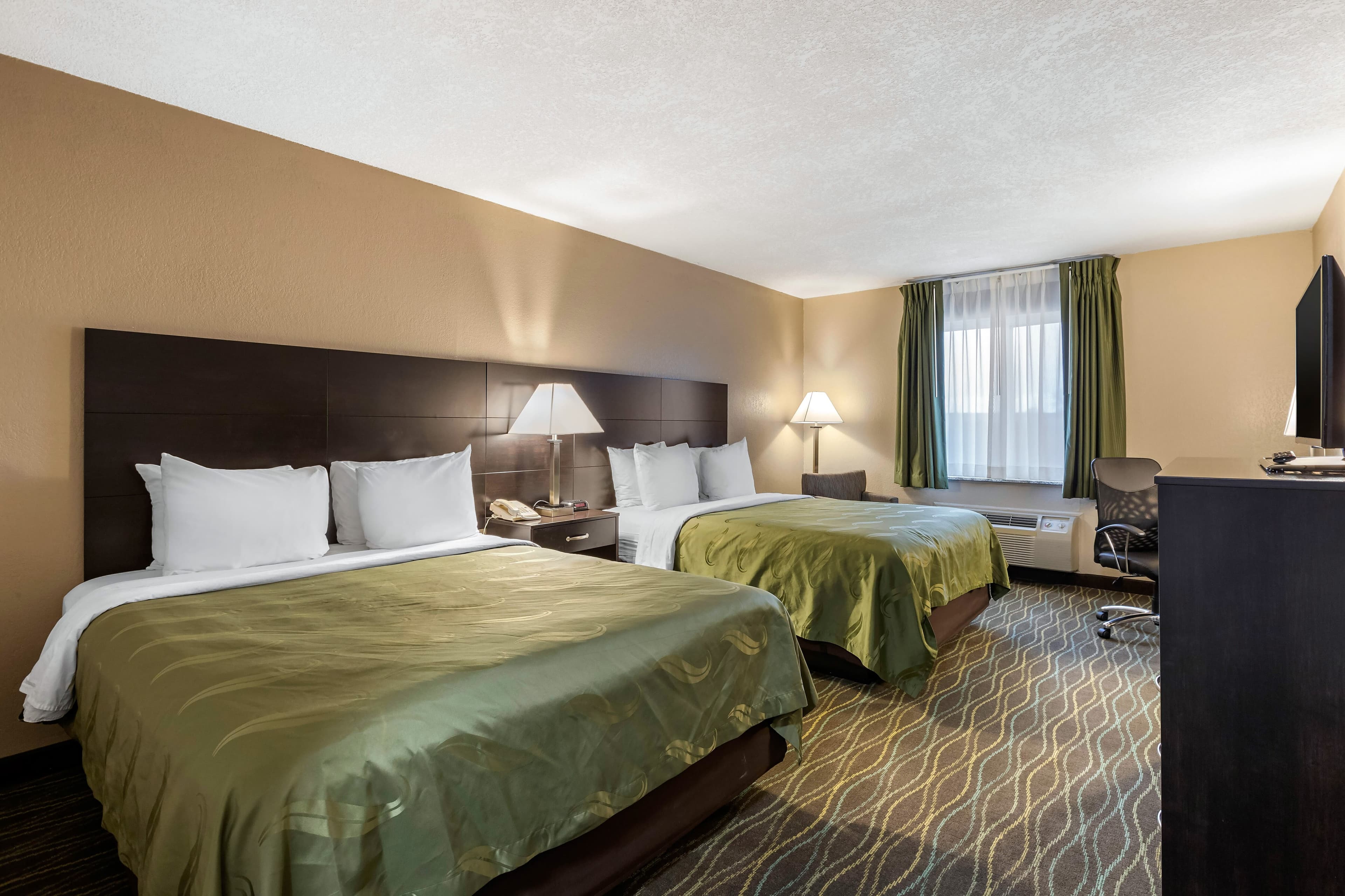 Quality Inn & Suites Des Moines - Merle Hay Road — 22