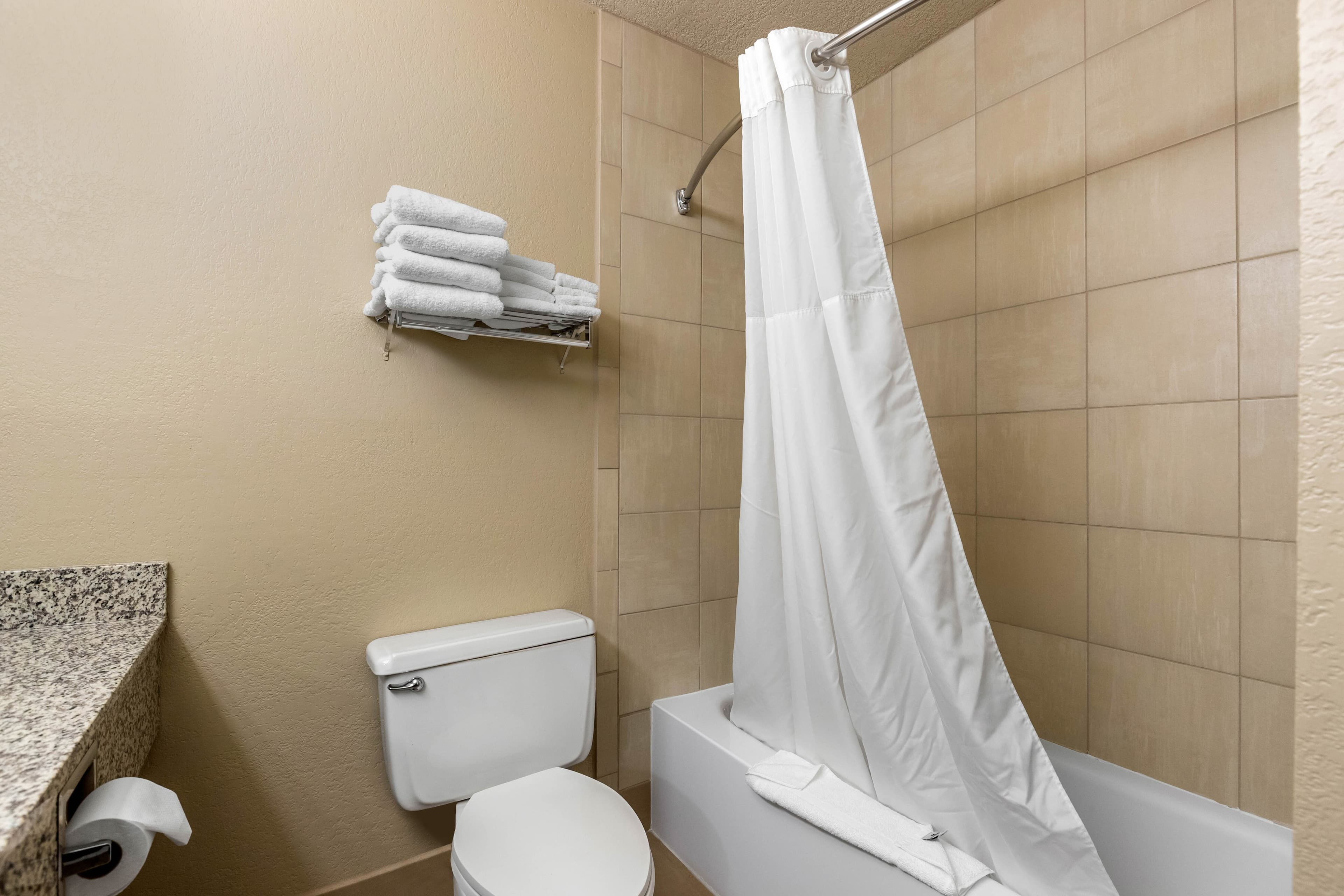 Quality Inn & Suites Des Moines - Merle Hay Road — 26