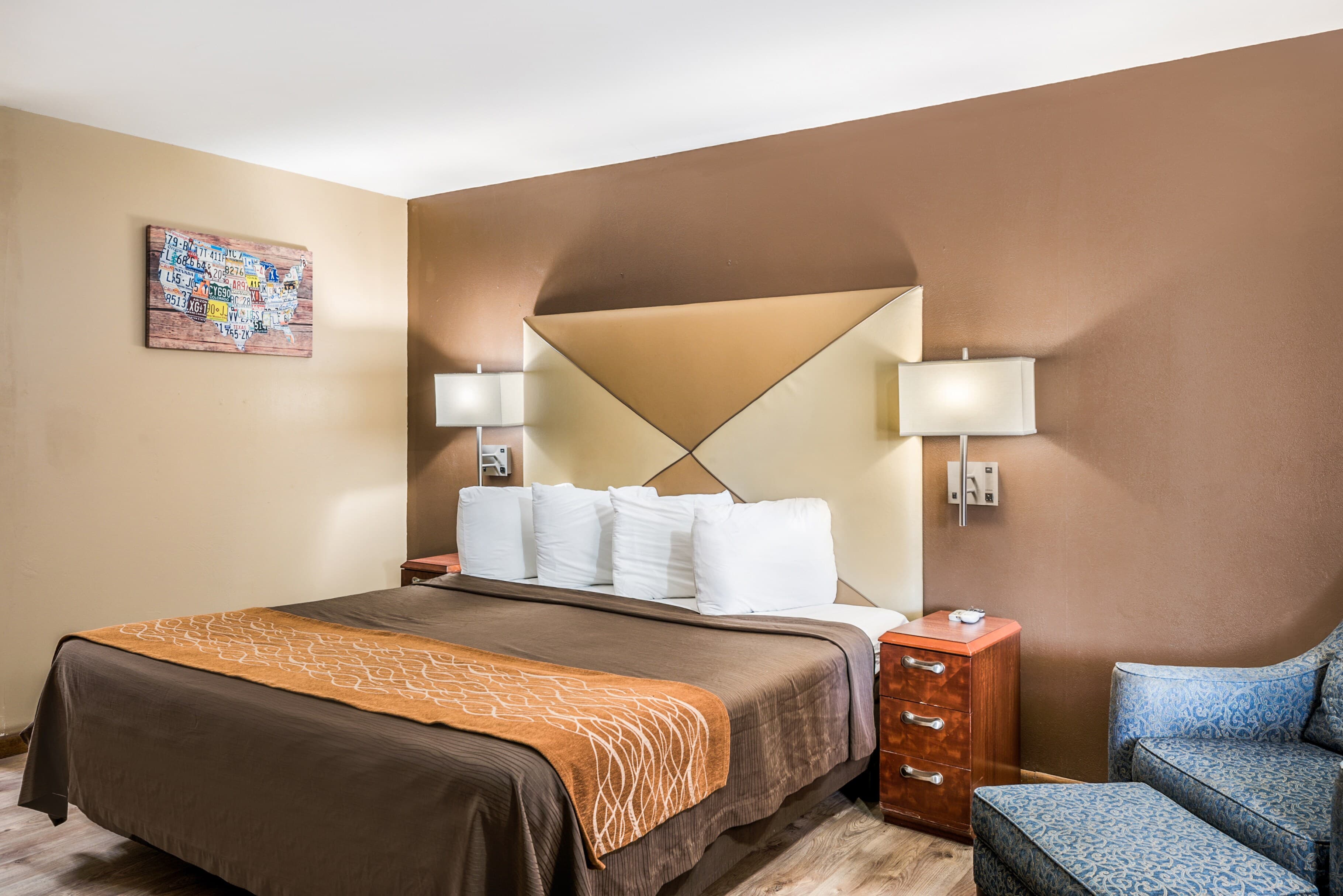 Econo Lodge Oskaloosa — 21