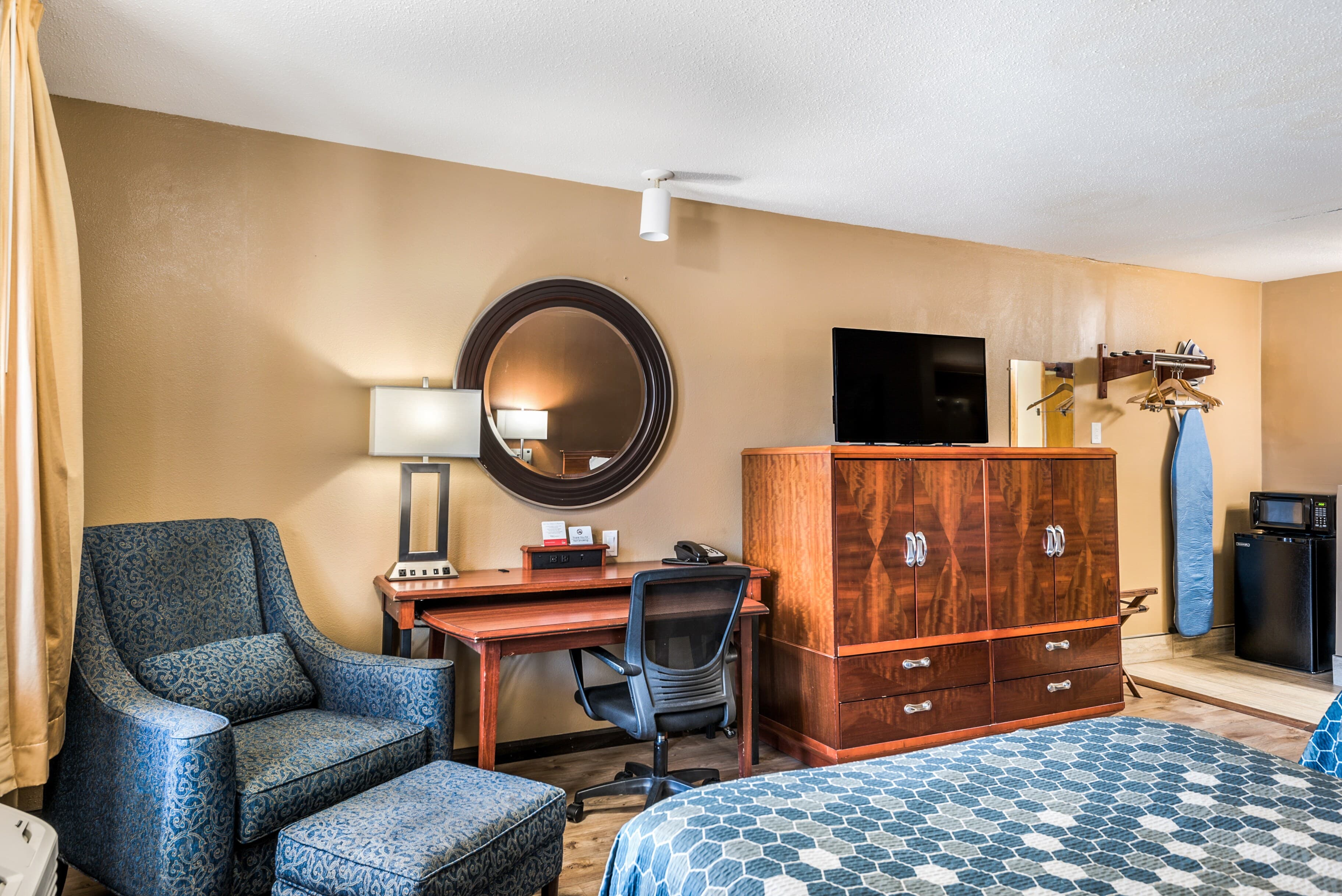 Econo Lodge Oskaloosa — 12