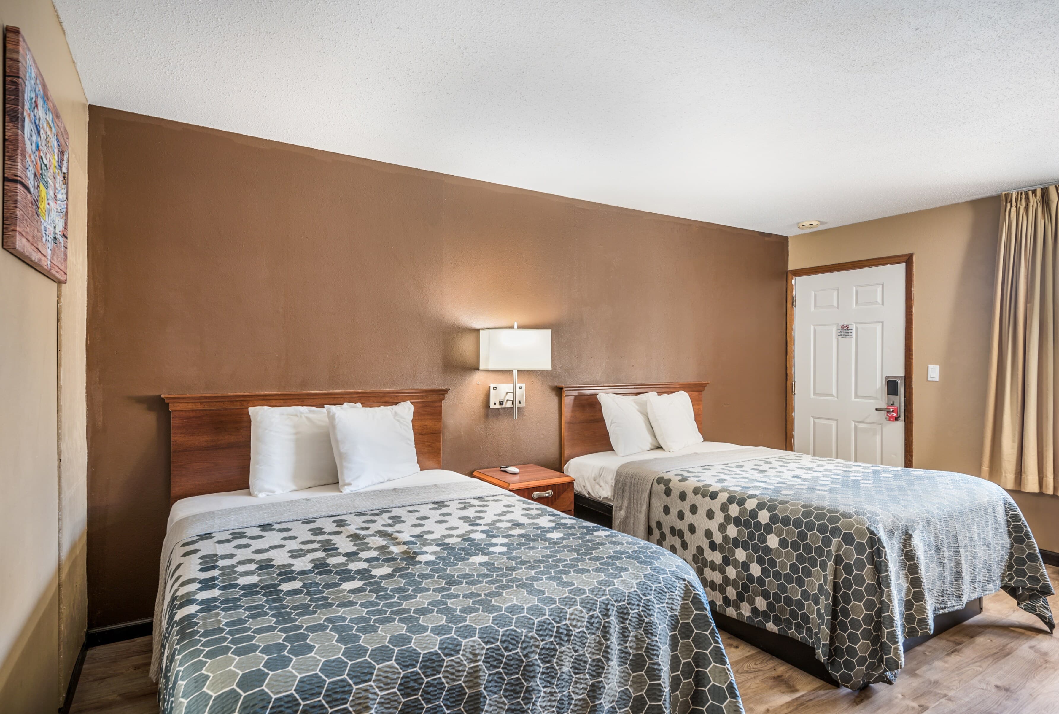 Econo Lodge Oskaloosa — 10