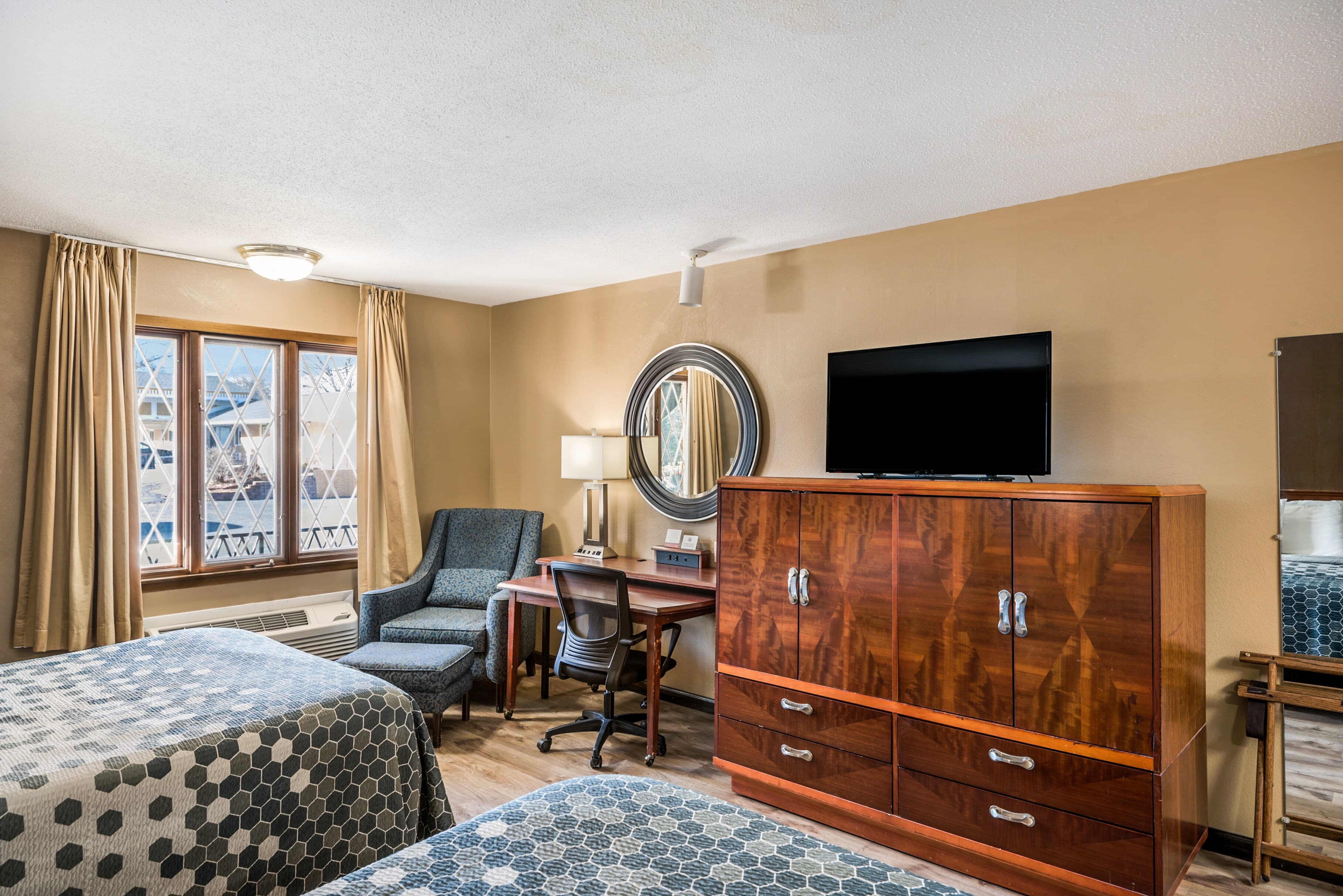 Econo Lodge Oskaloosa — 11