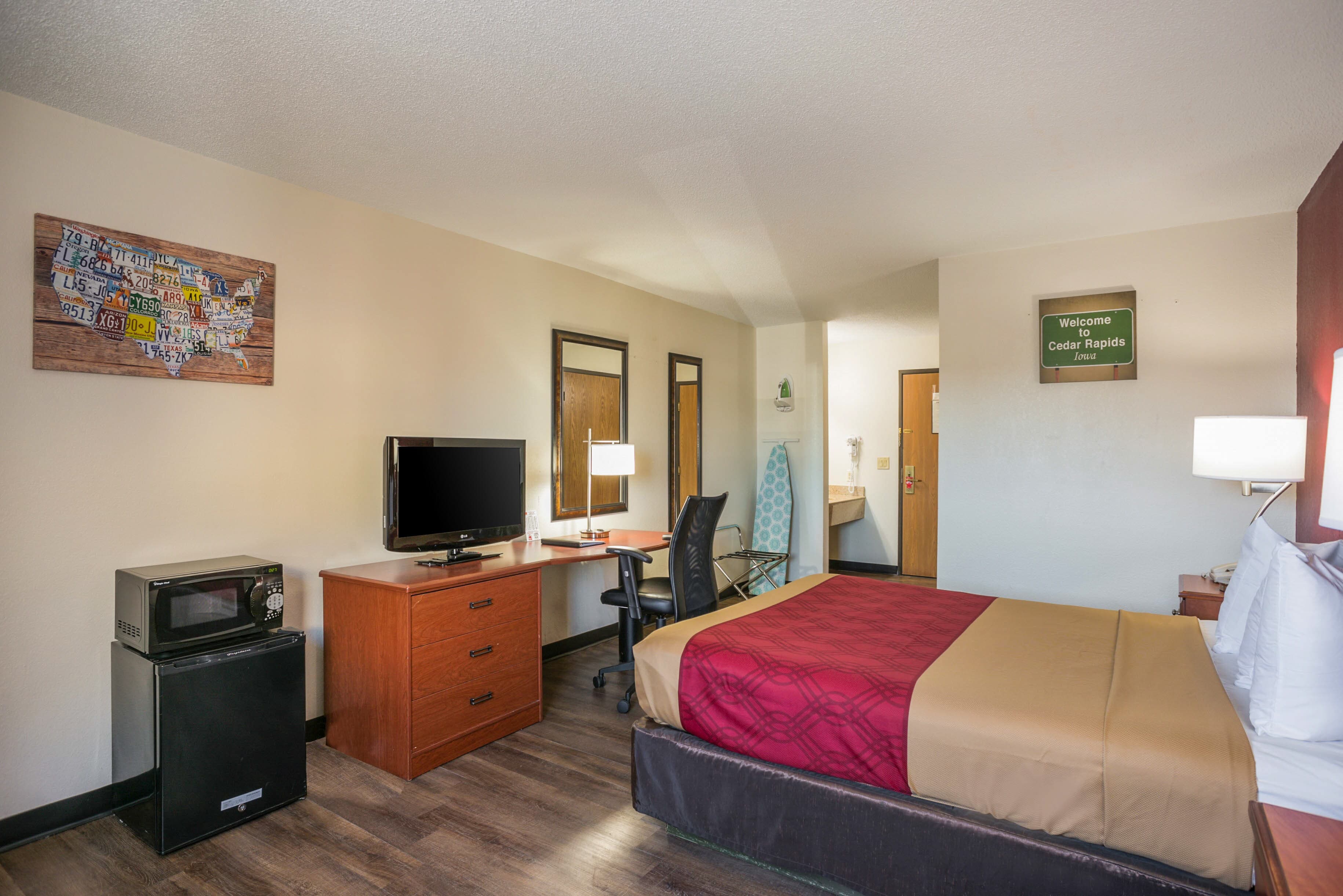 Econo Lodge Cedar Rapids South - Image 4