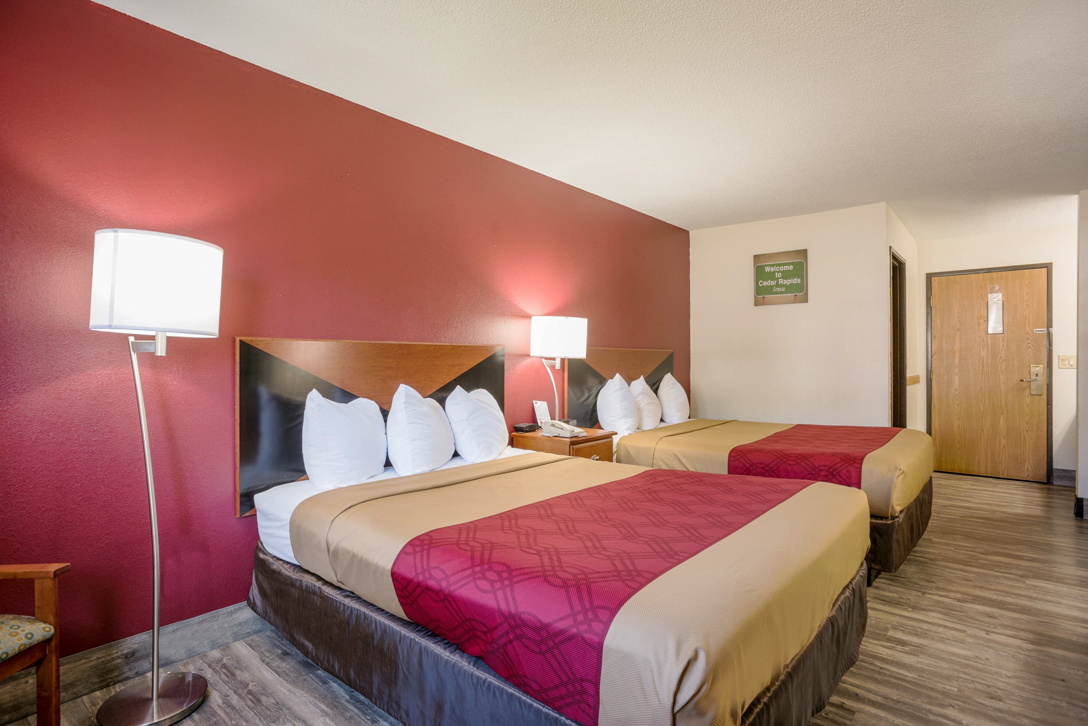 Econo Lodge Cedar Rapids South — 13