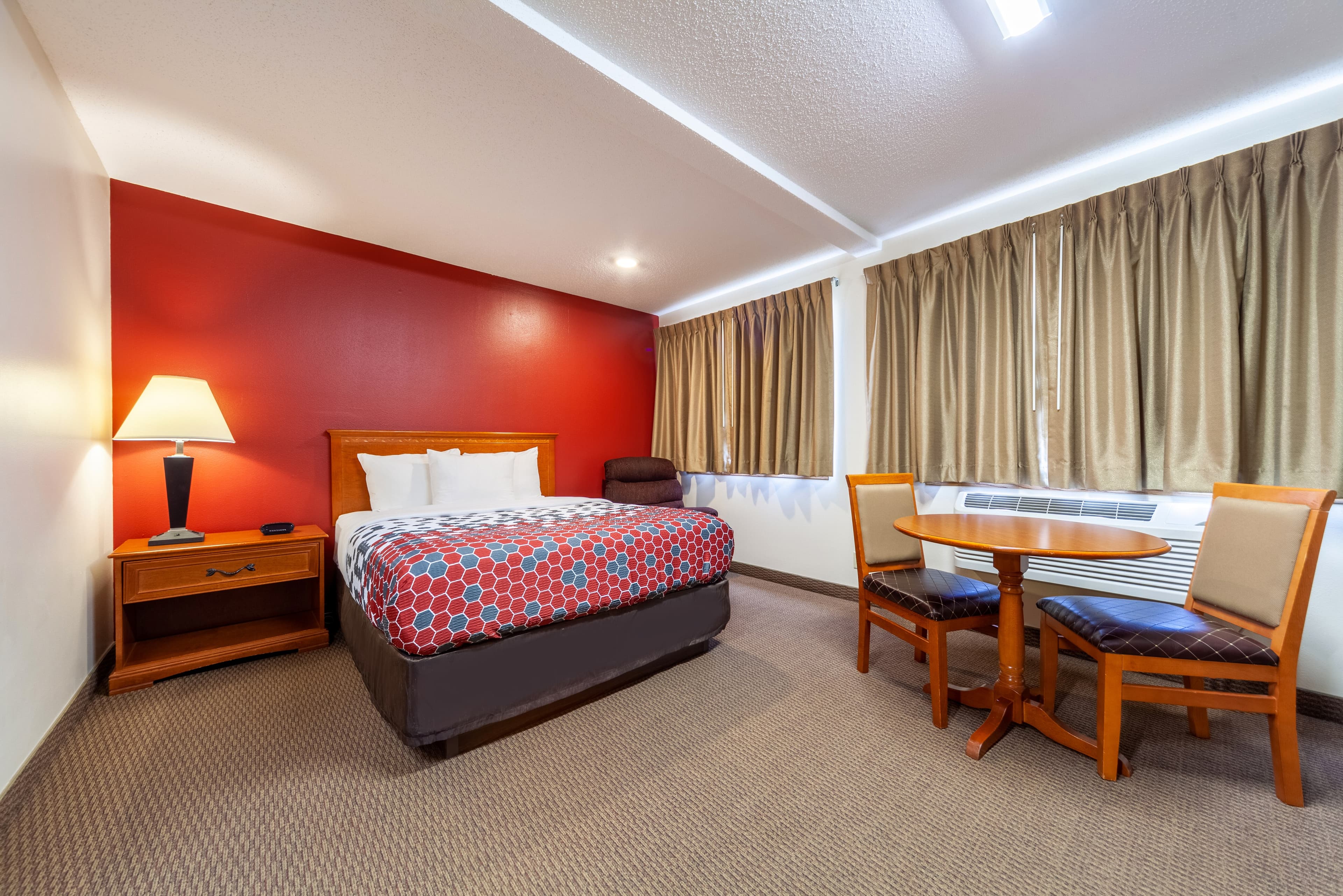 Econo Lodge Sioux Center - Image 2