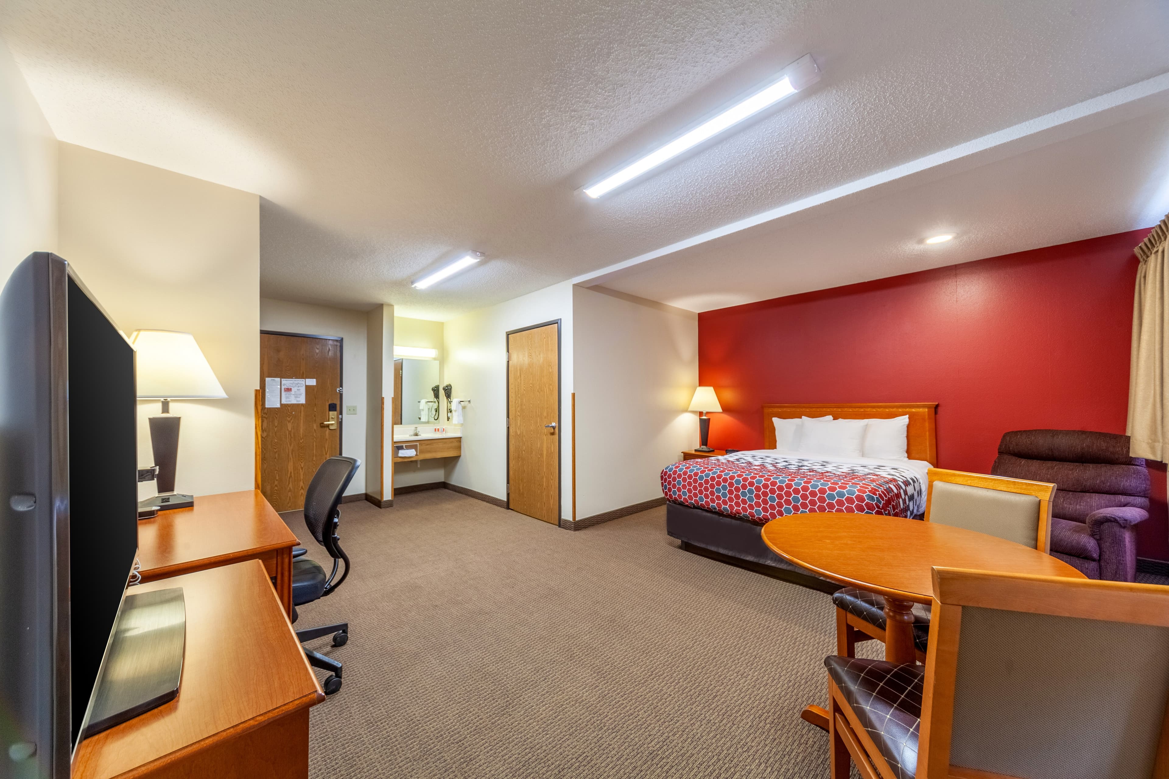 Econo Lodge Sioux Center - Image 4