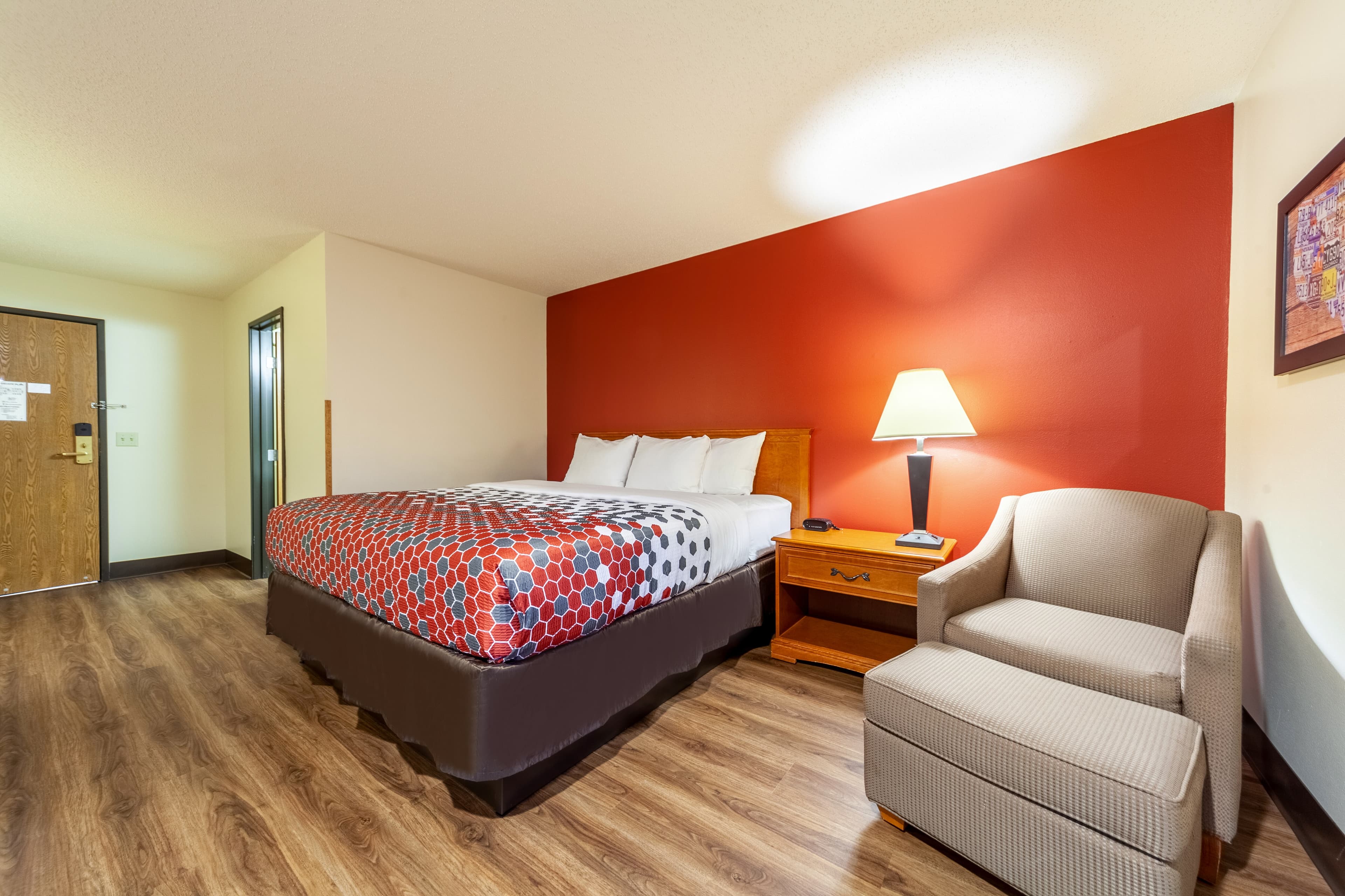 Econo Lodge Sioux Center — 7