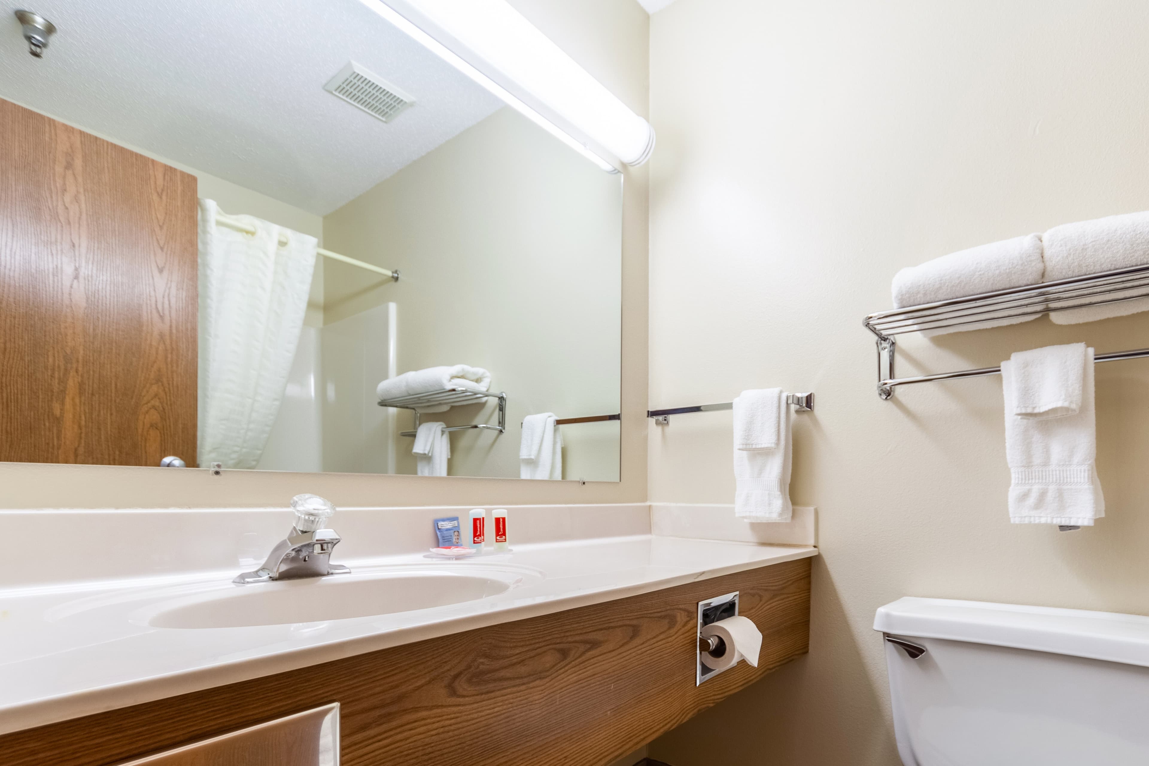 Econo Lodge Sioux Center — 9