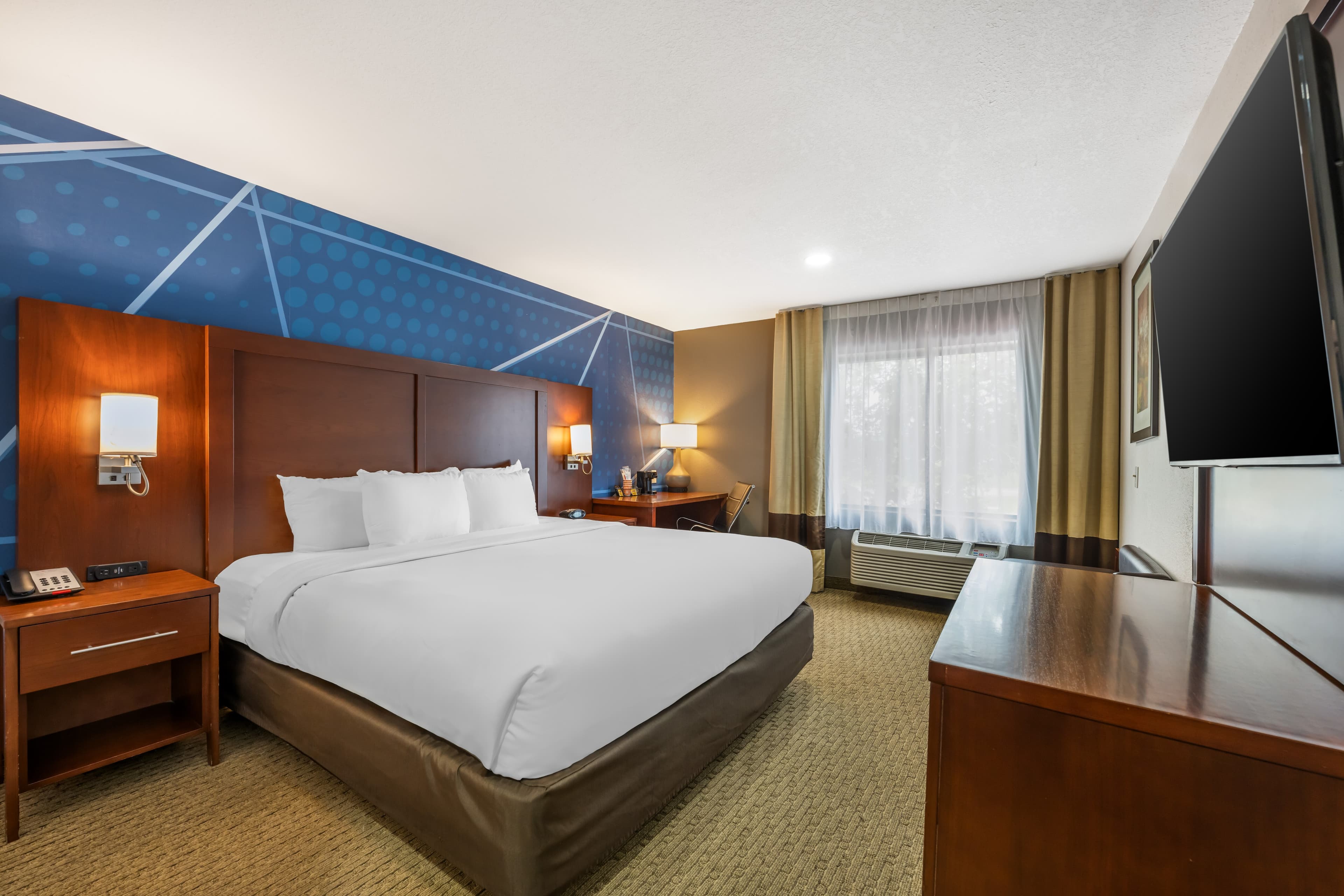 Comfort Suites Omaha East-Council Bluffs - Image 2