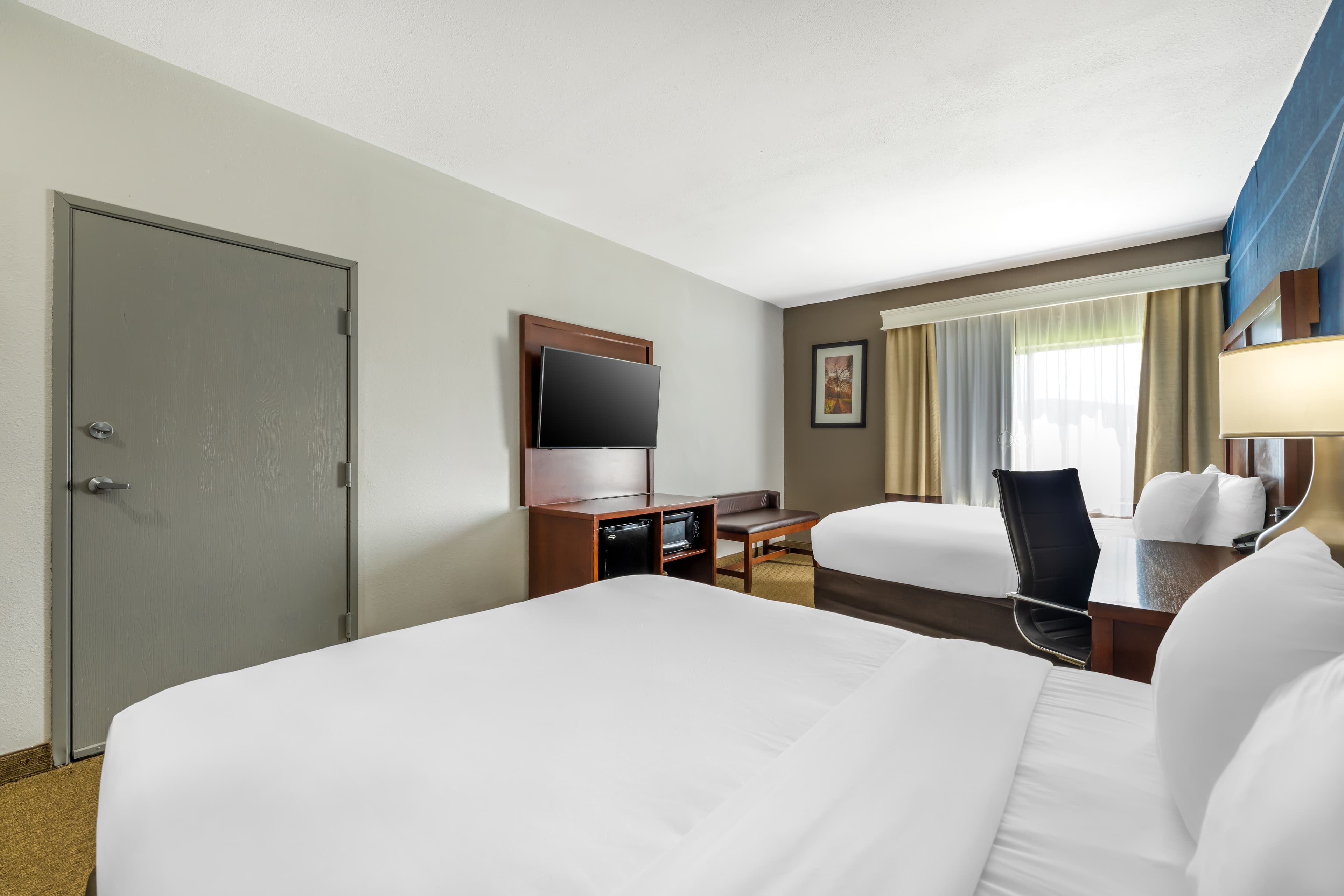 Comfort Suites Omaha East-Council Bluffs — 7