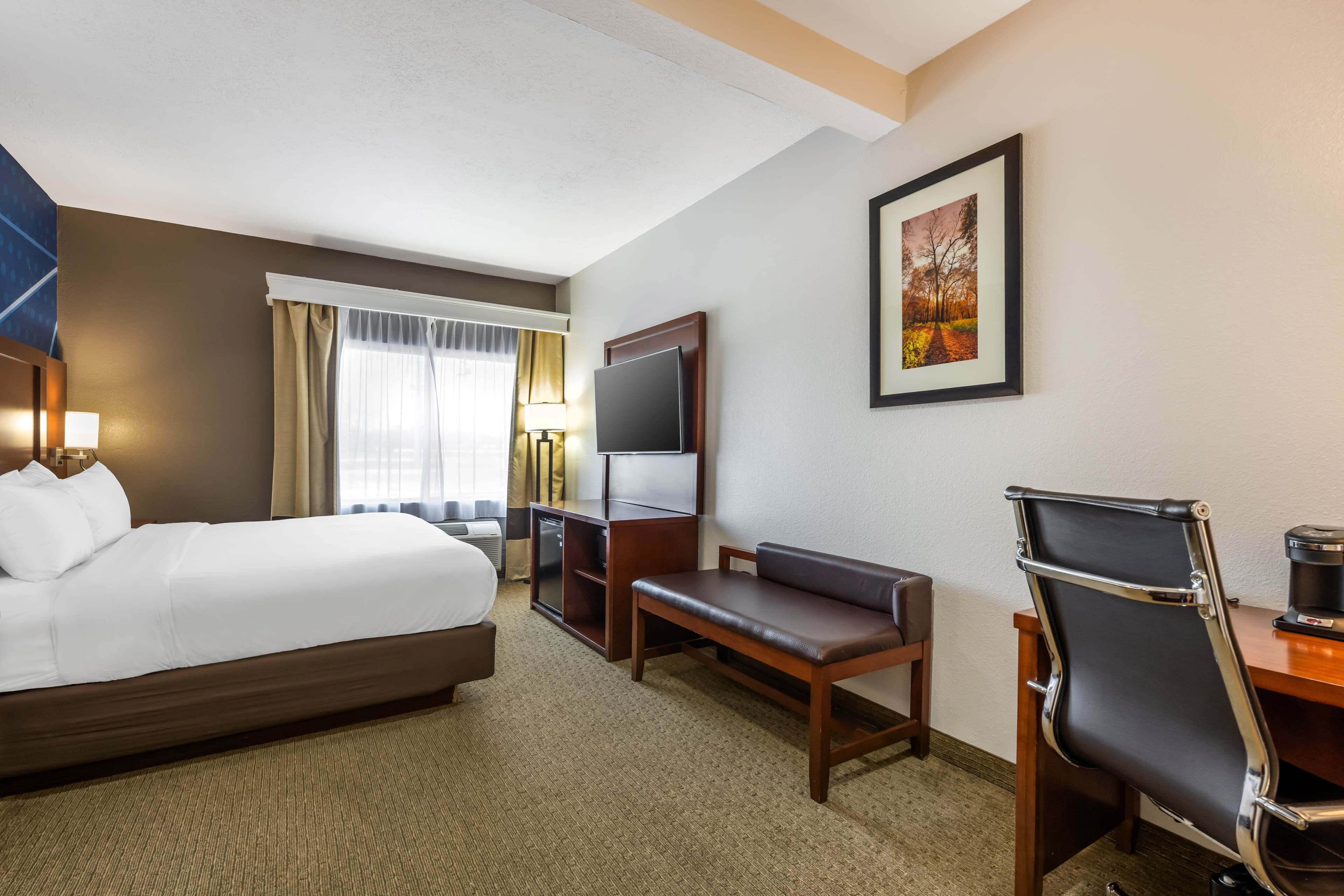 Comfort Suites Omaha East-Council Bluffs — 10