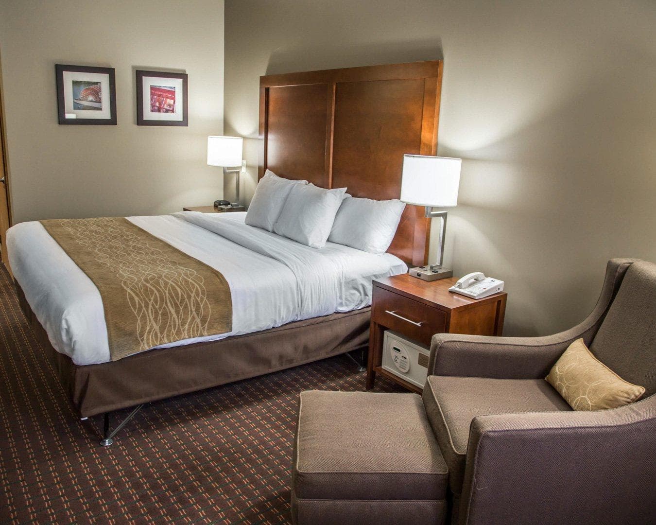 Comfort Inn & Suites Riverview near Davenport and I-80 - Image 3