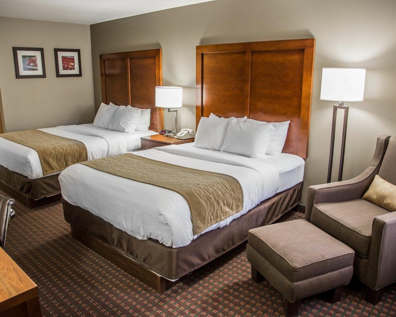 Comfort Inn & Suites Riverview near Davenport and I-80 - Image 1