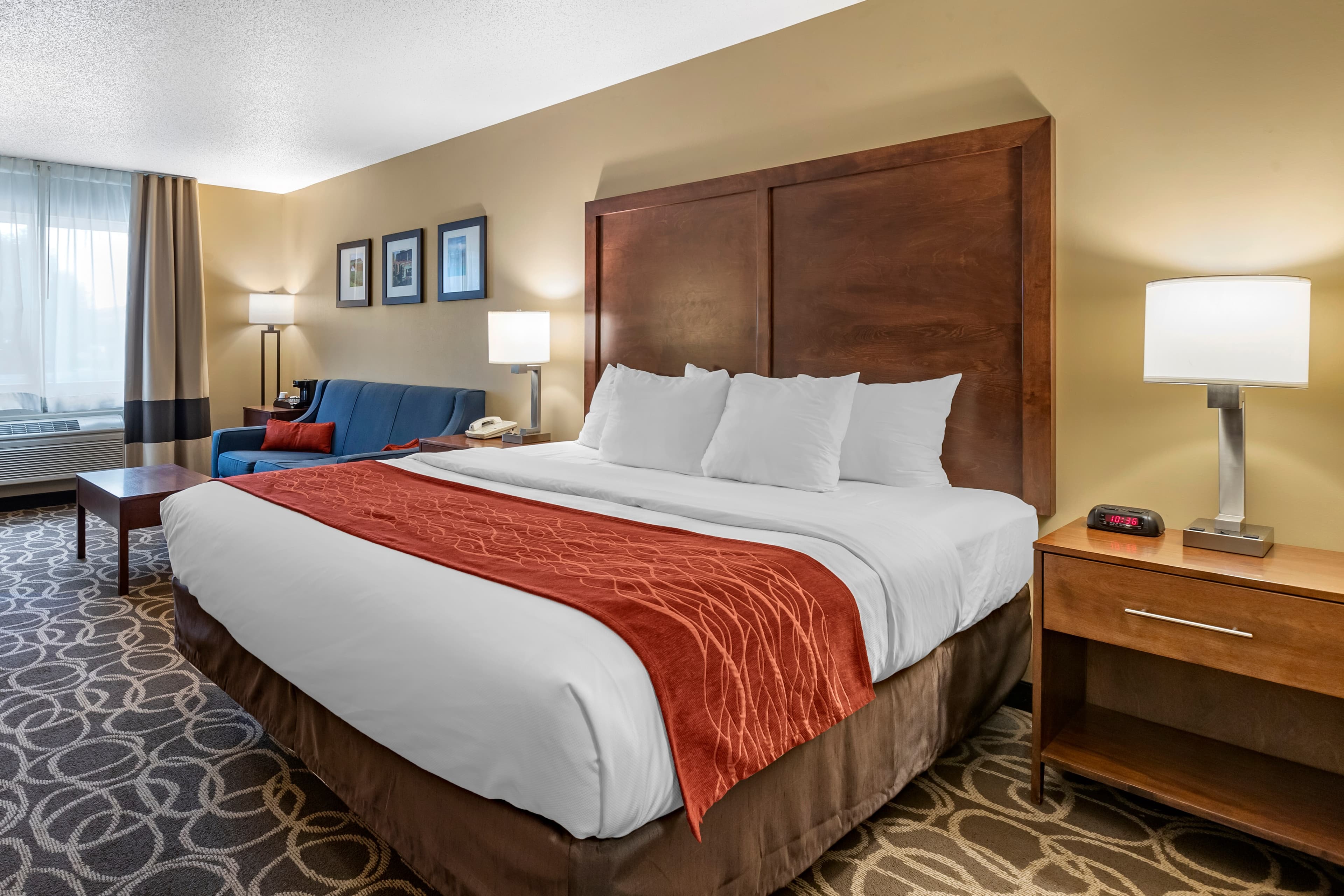 Comfort Inn Dyersville Near Field of Dreams - Image 3