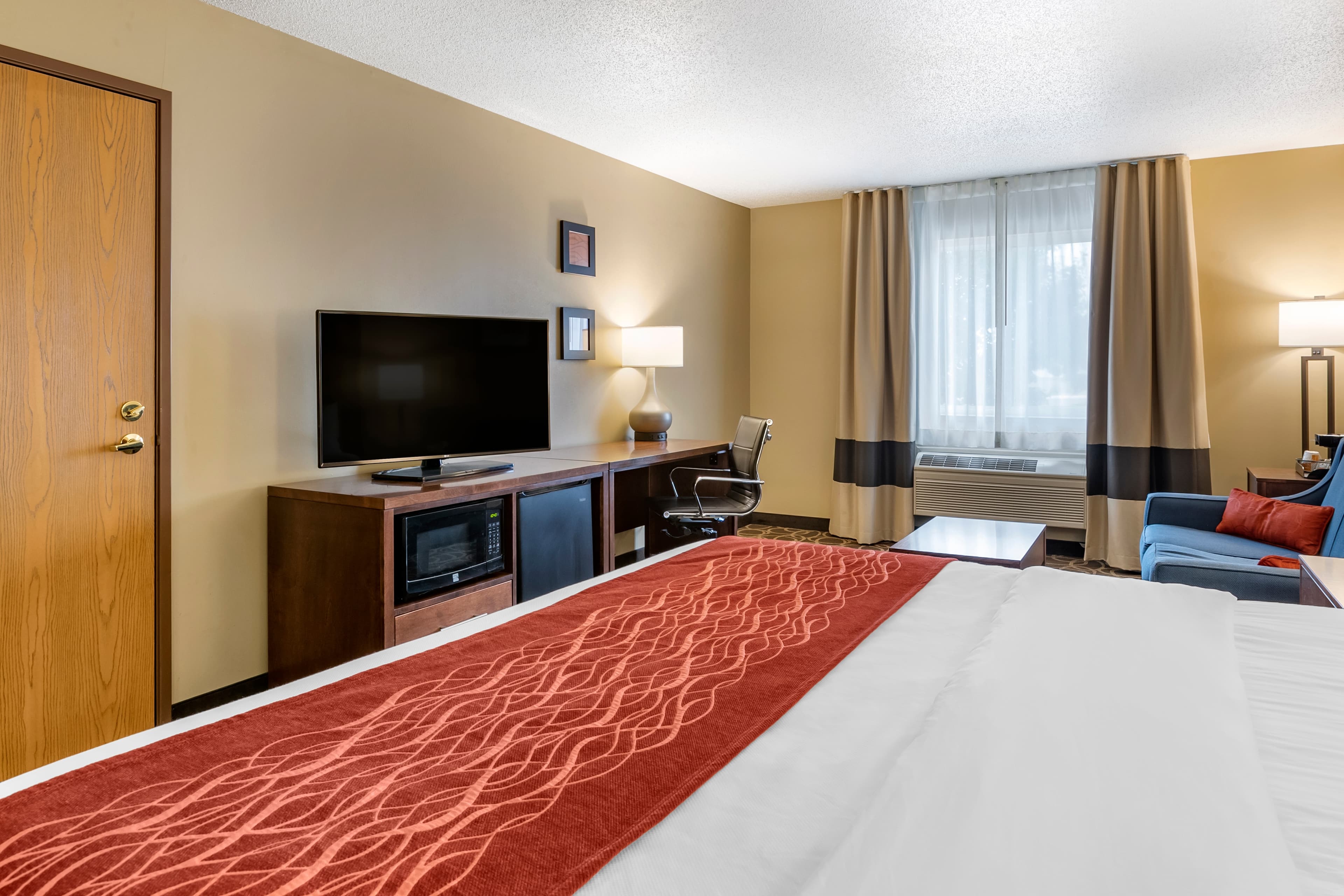 Comfort Inn Dyersville Near Field of Dreams - Image 5