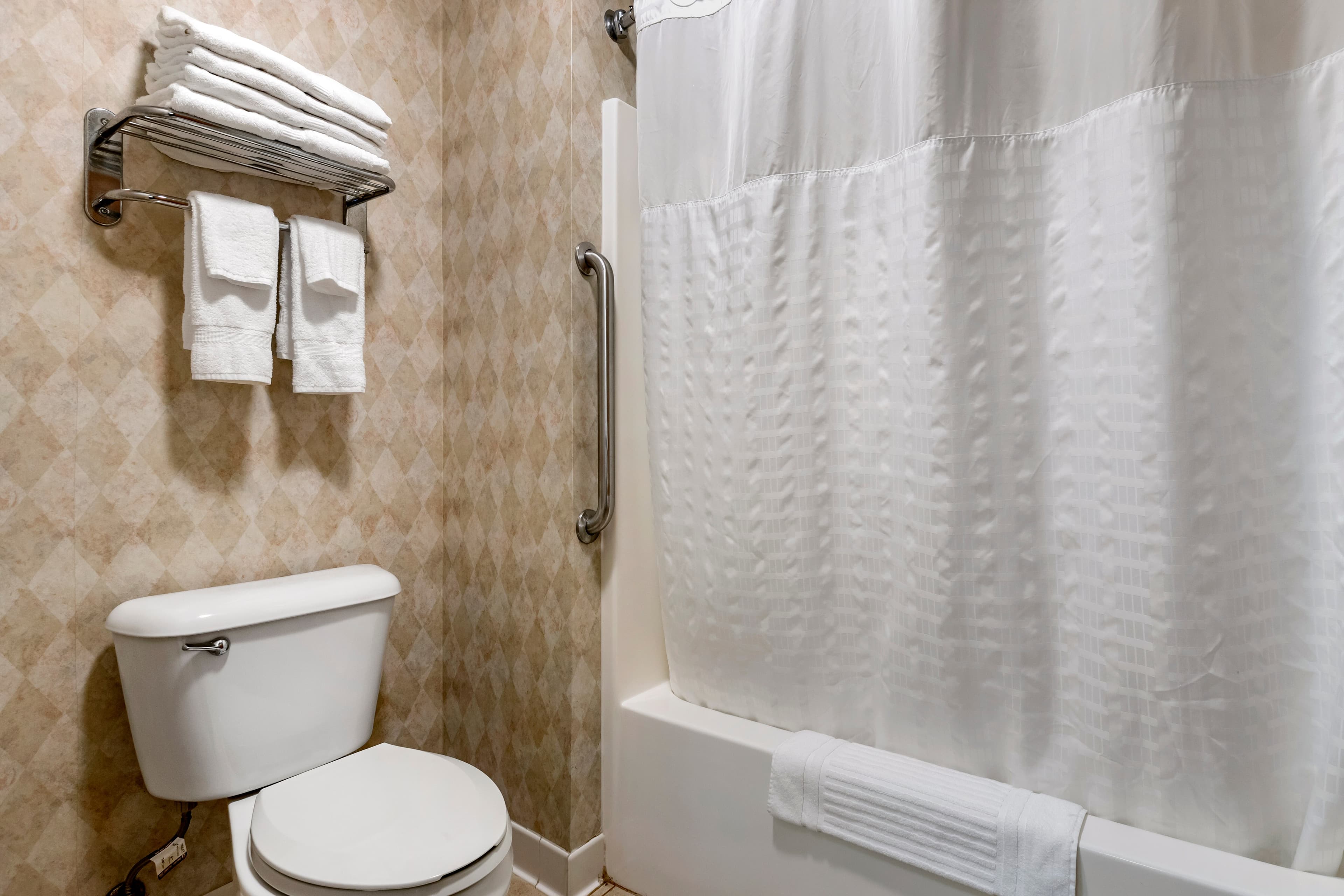 Comfort Inn Dyersville Near Field of Dreams — 13