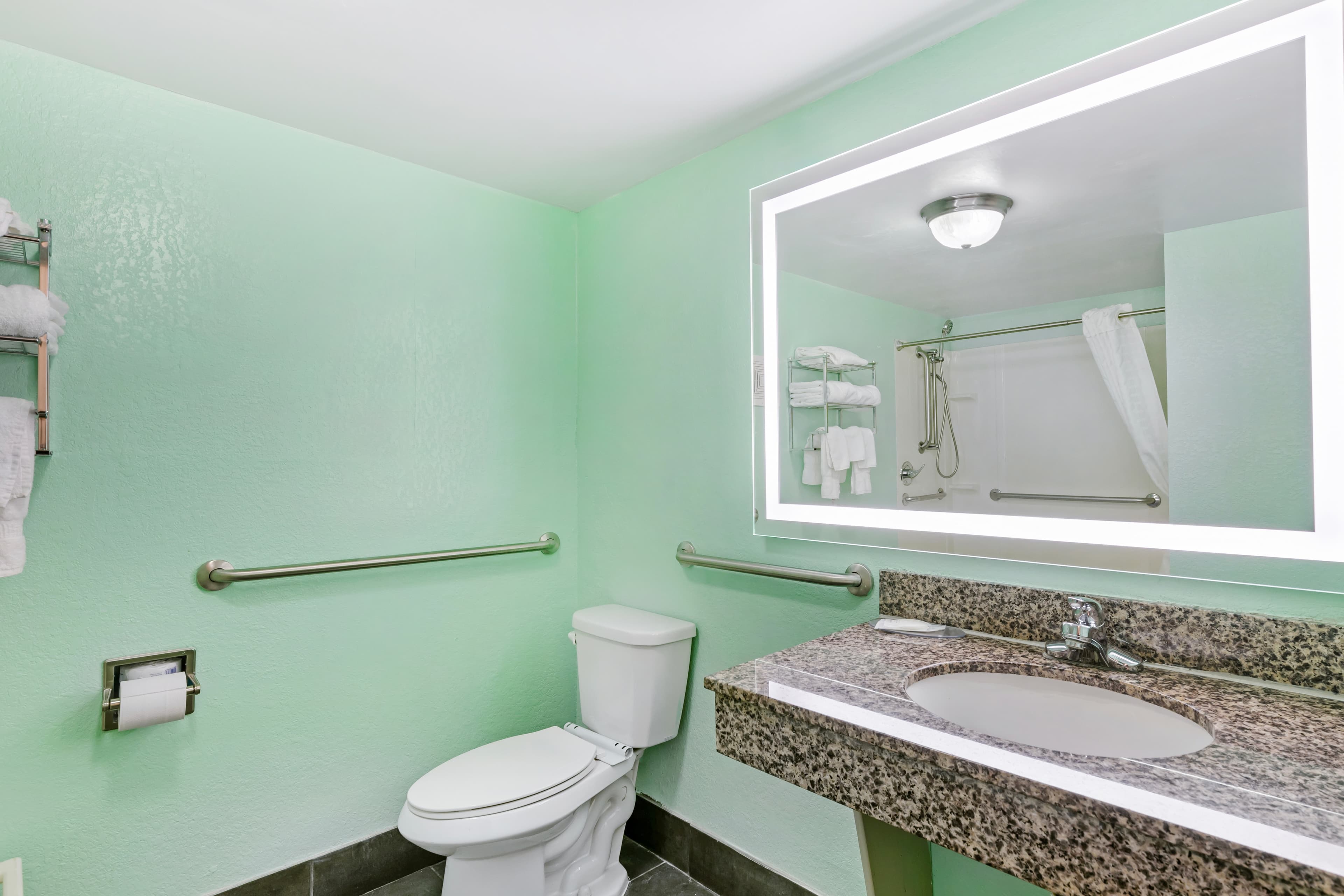 Clarion Inn Des Moines Airport — 8