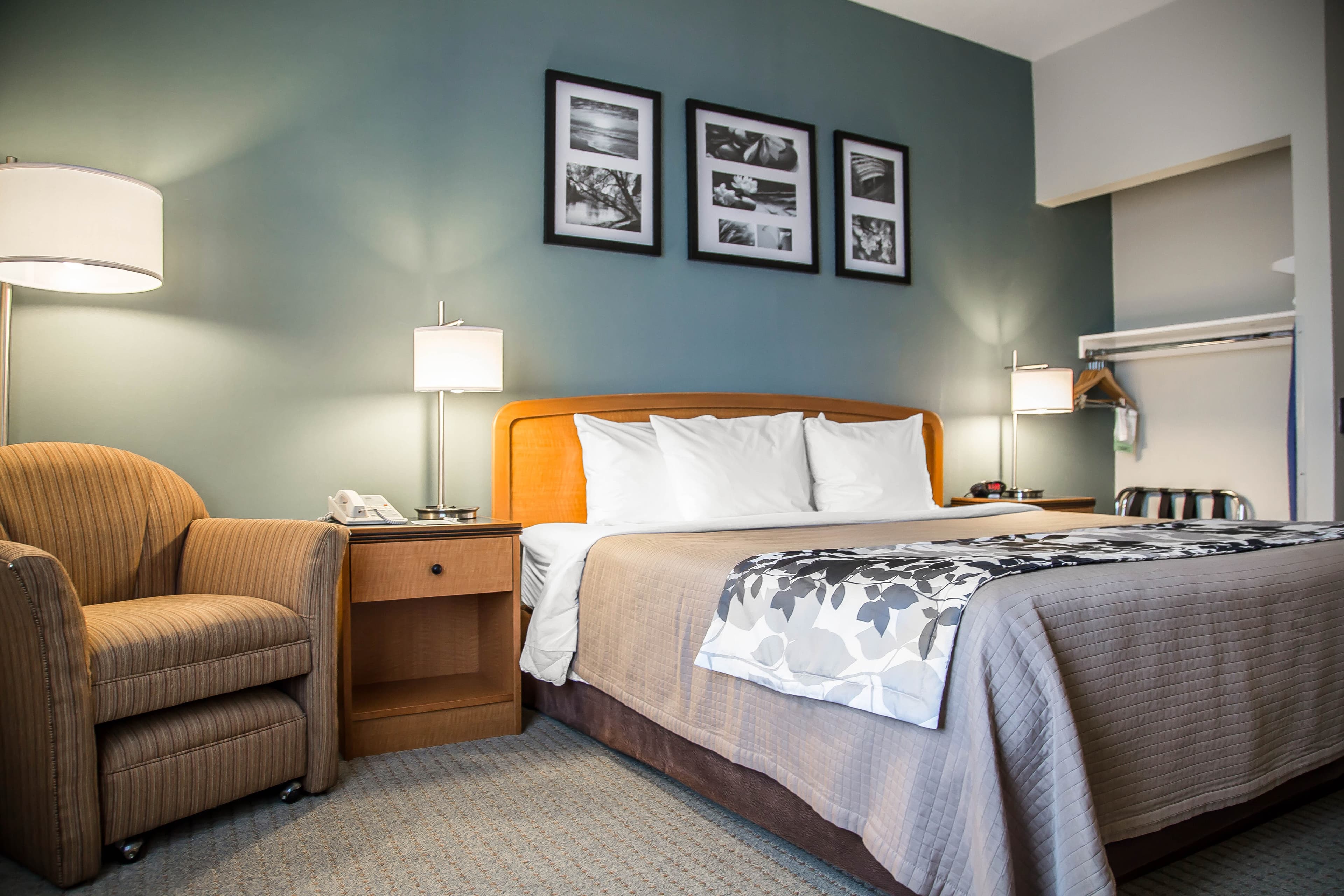 Sleep Inn & Suites Davenport - Quad Cities - Image 1