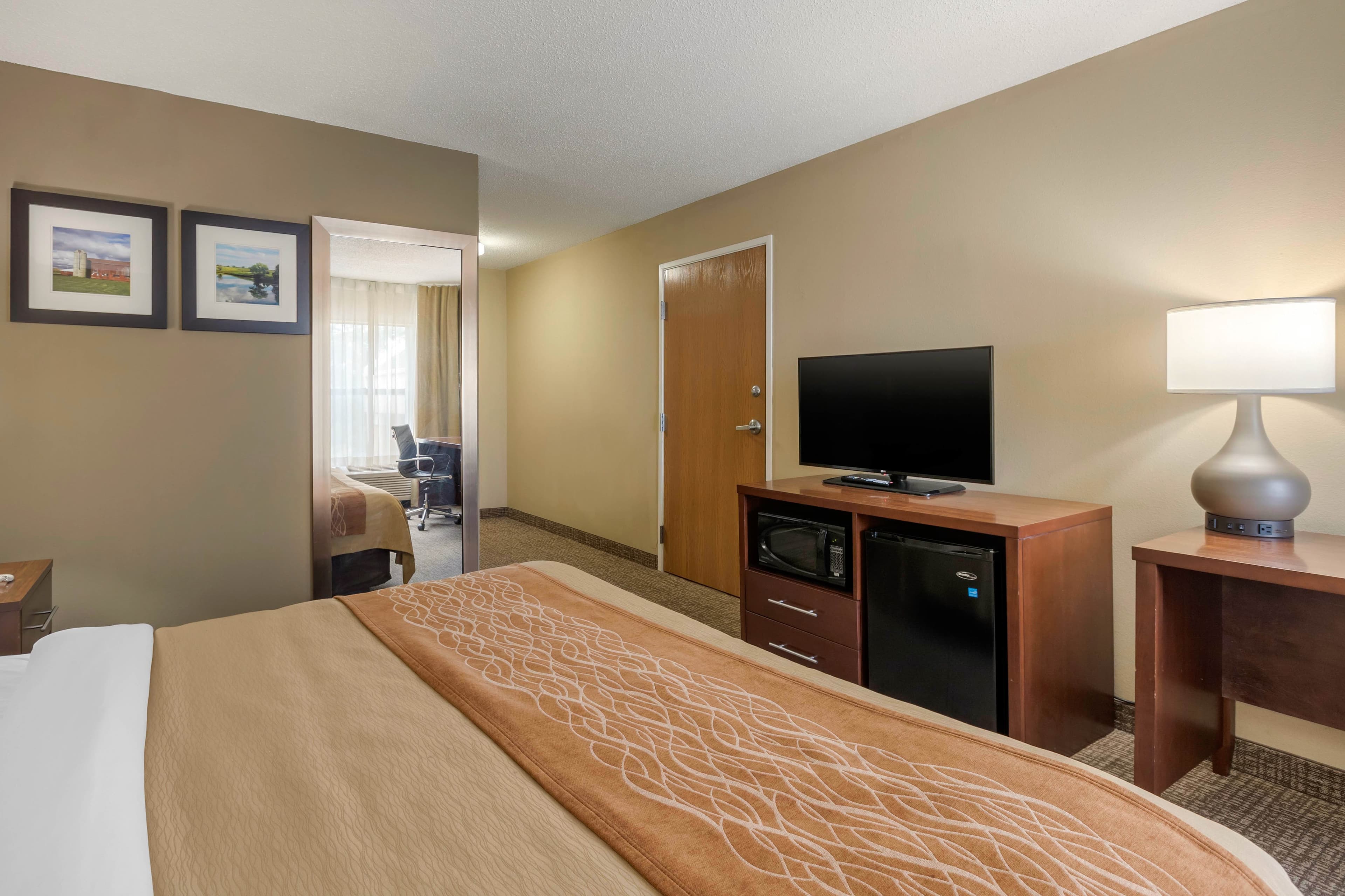 Comfort Inn Walcott near Davenport - Image 5