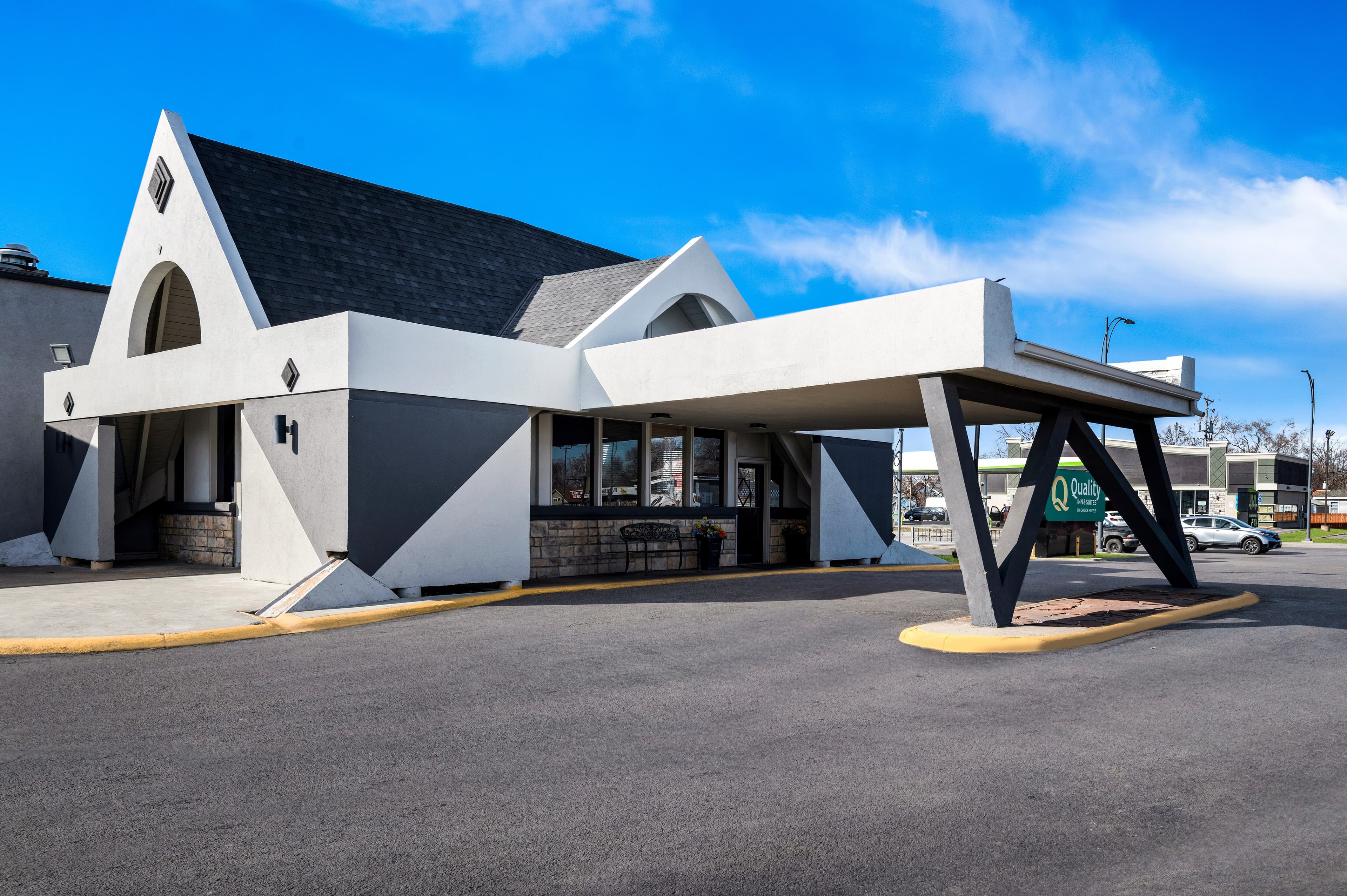 Quality Inn & Suites Council Bluffs - Omaha East - Image 1