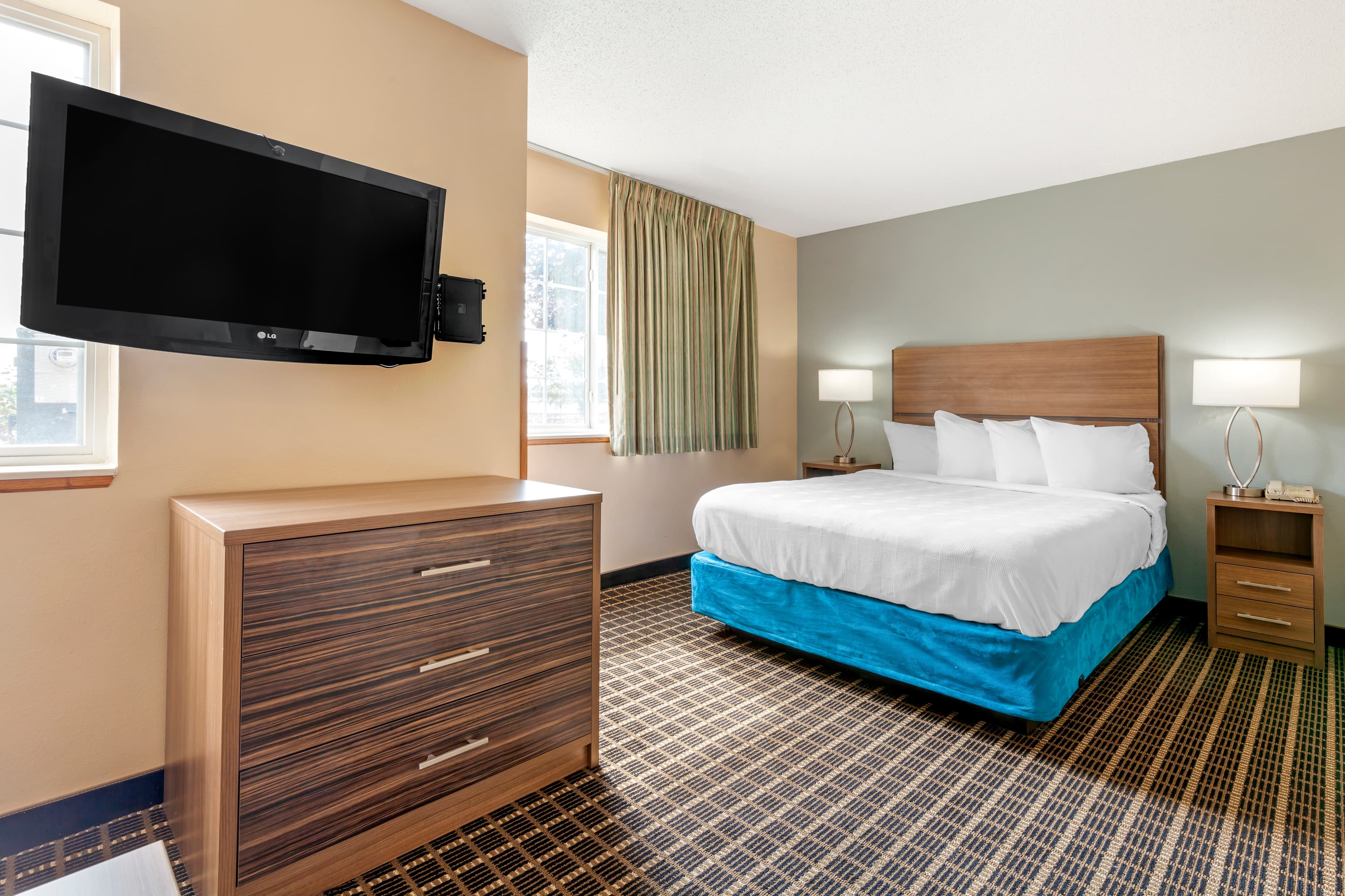 MainStay Suites Dubuque at Hwy 20 — 3