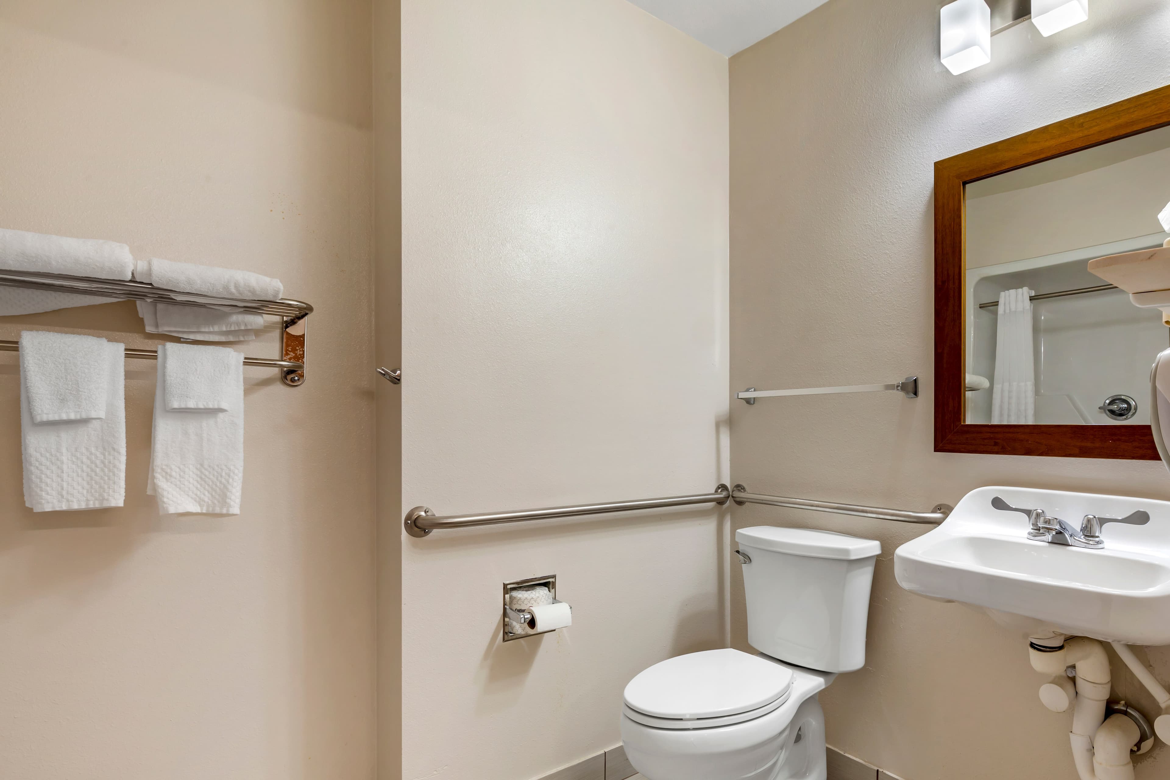 MainStay Suites Dubuque at Hwy 20 — 8