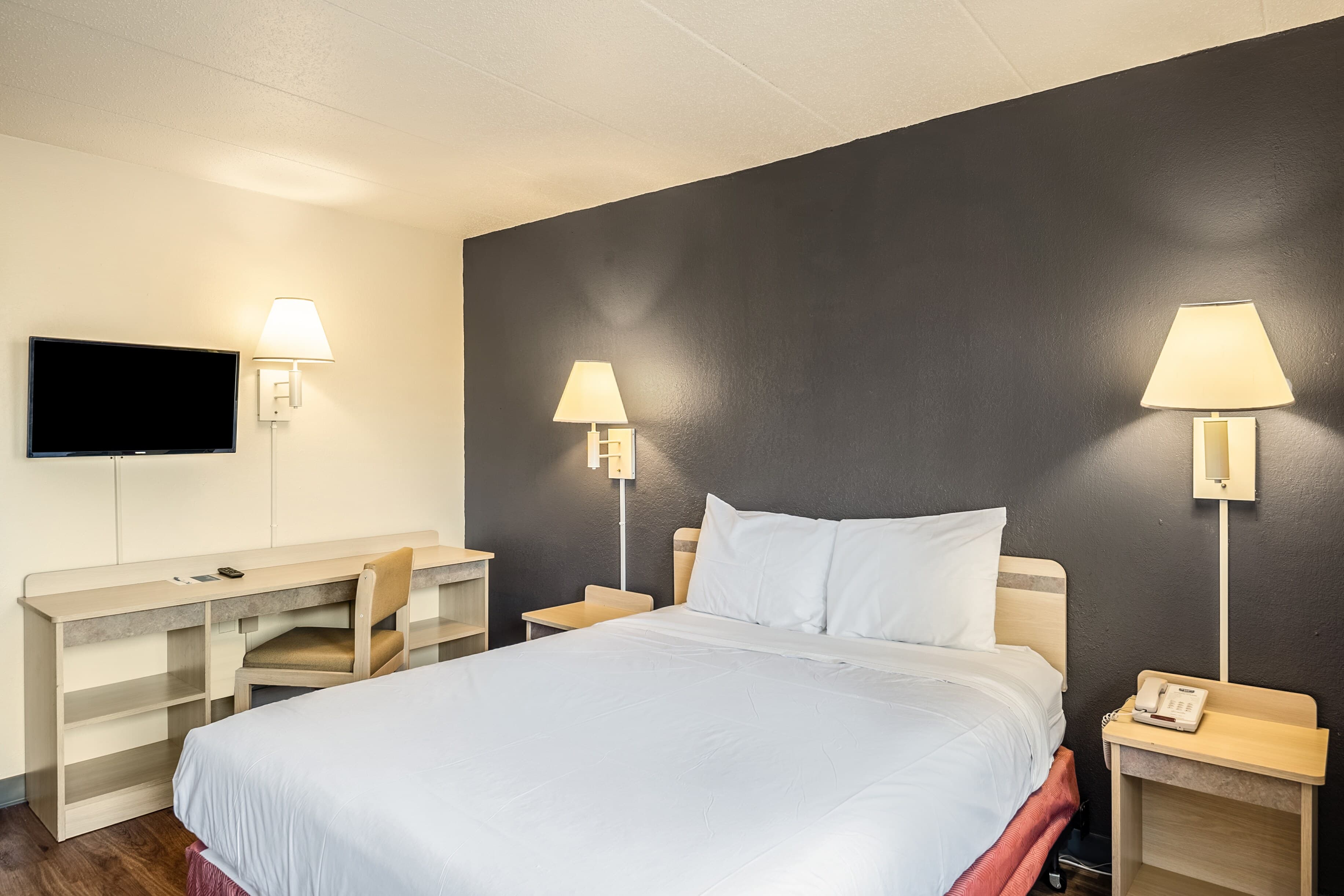 Rodeway Inn Dubuque - Image 3