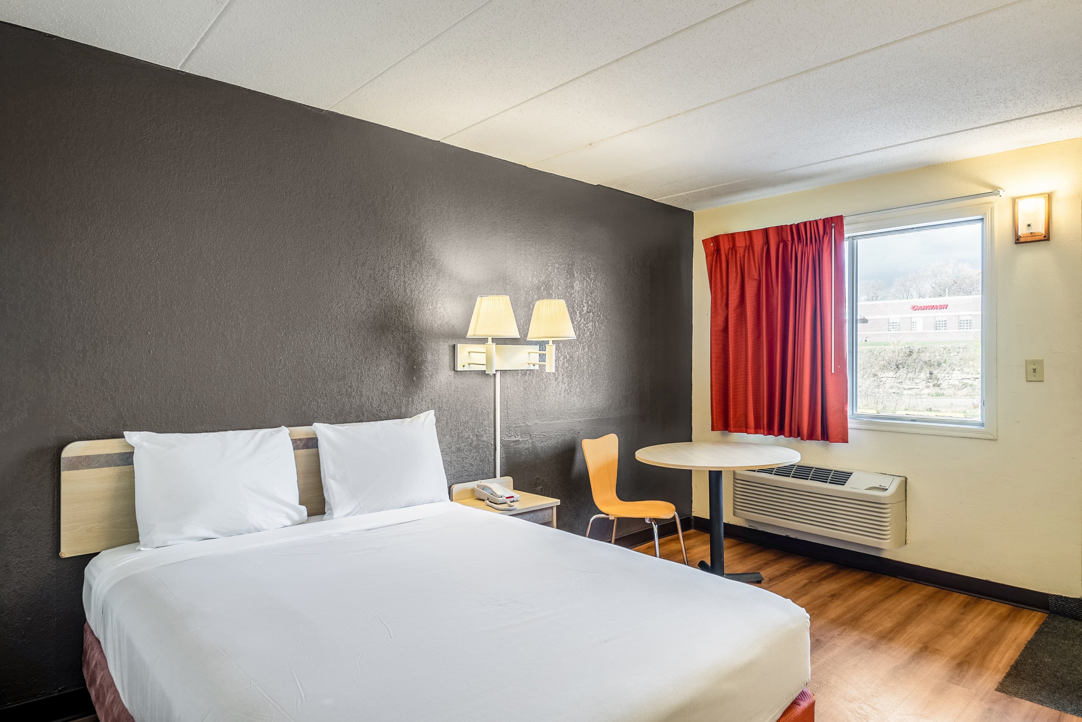Rodeway Inn Dubuque — 33