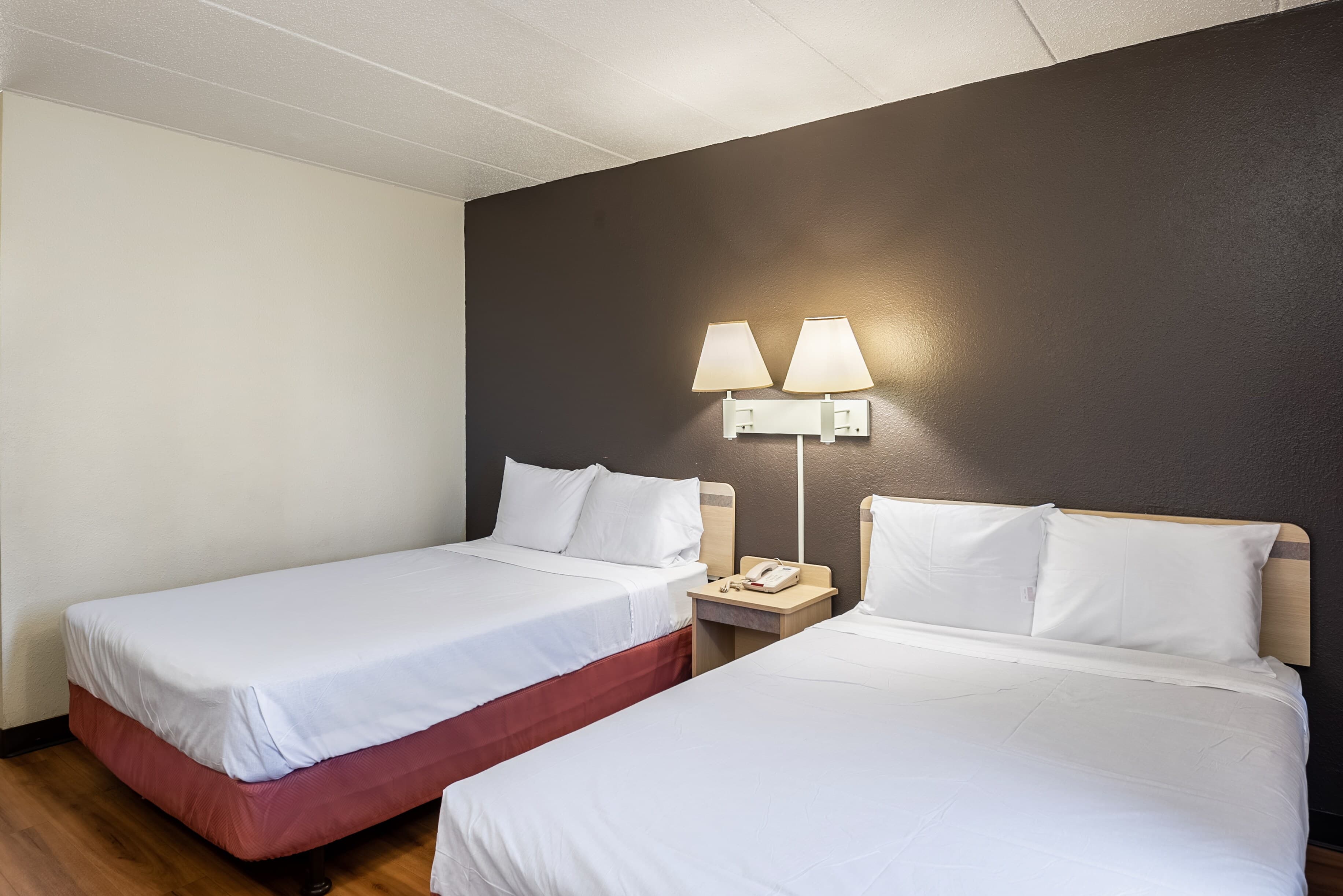 Rodeway Inn Dubuque - Image 2