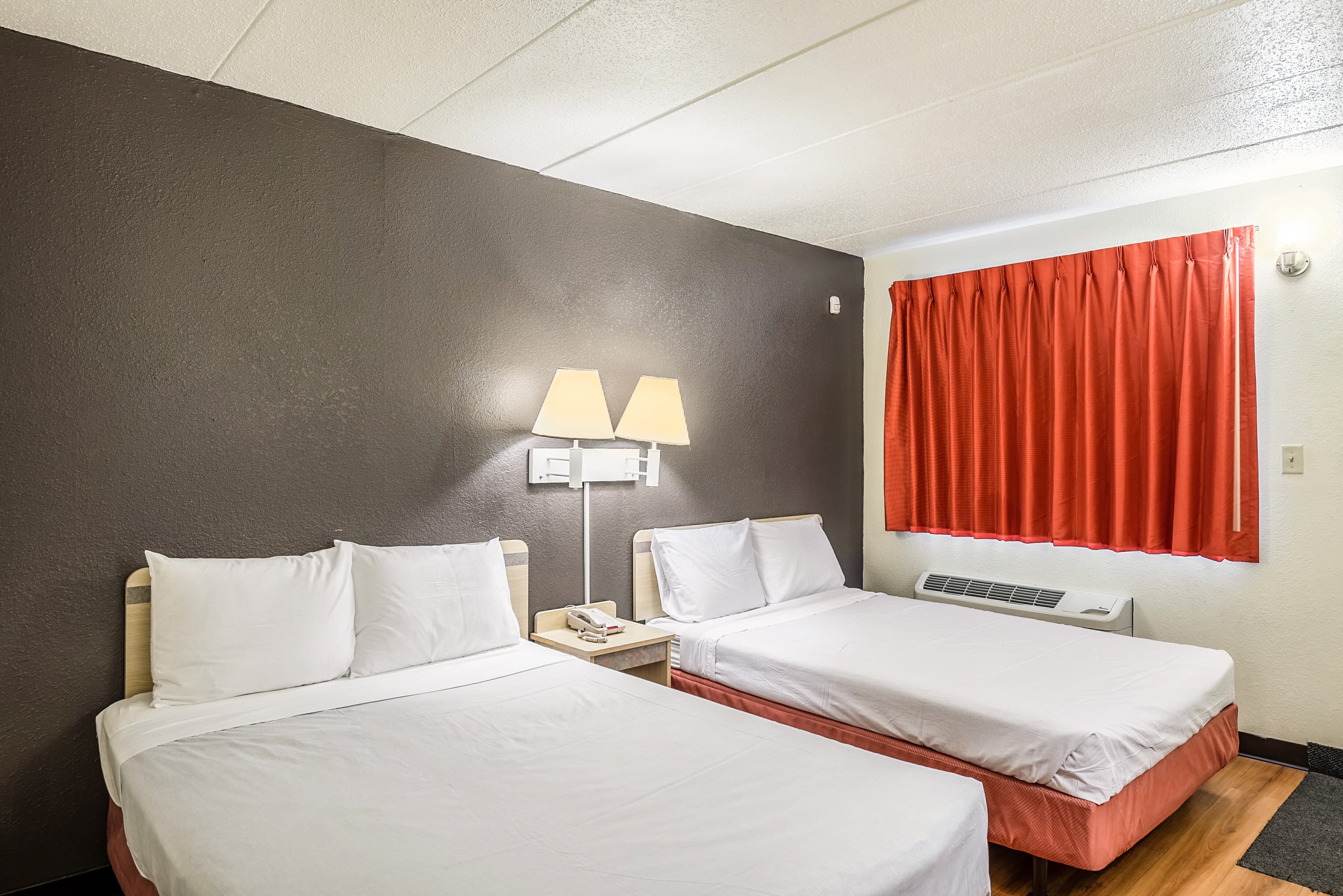Rodeway Inn Dubuque - Image 5