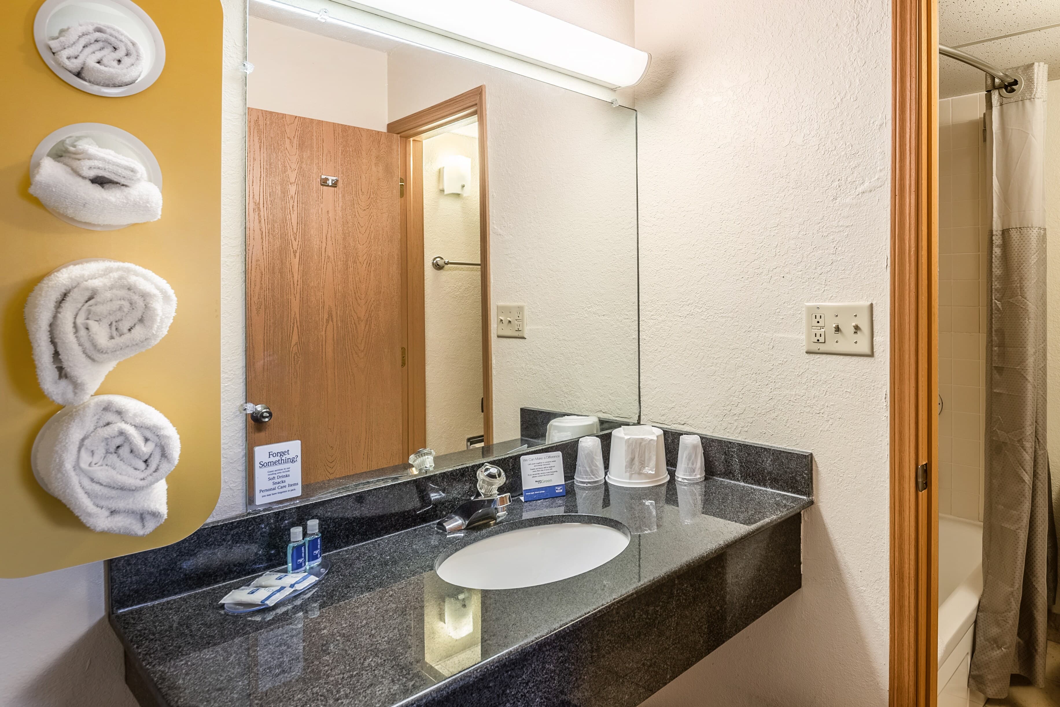 Rodeway Inn Dubuque - Image 4