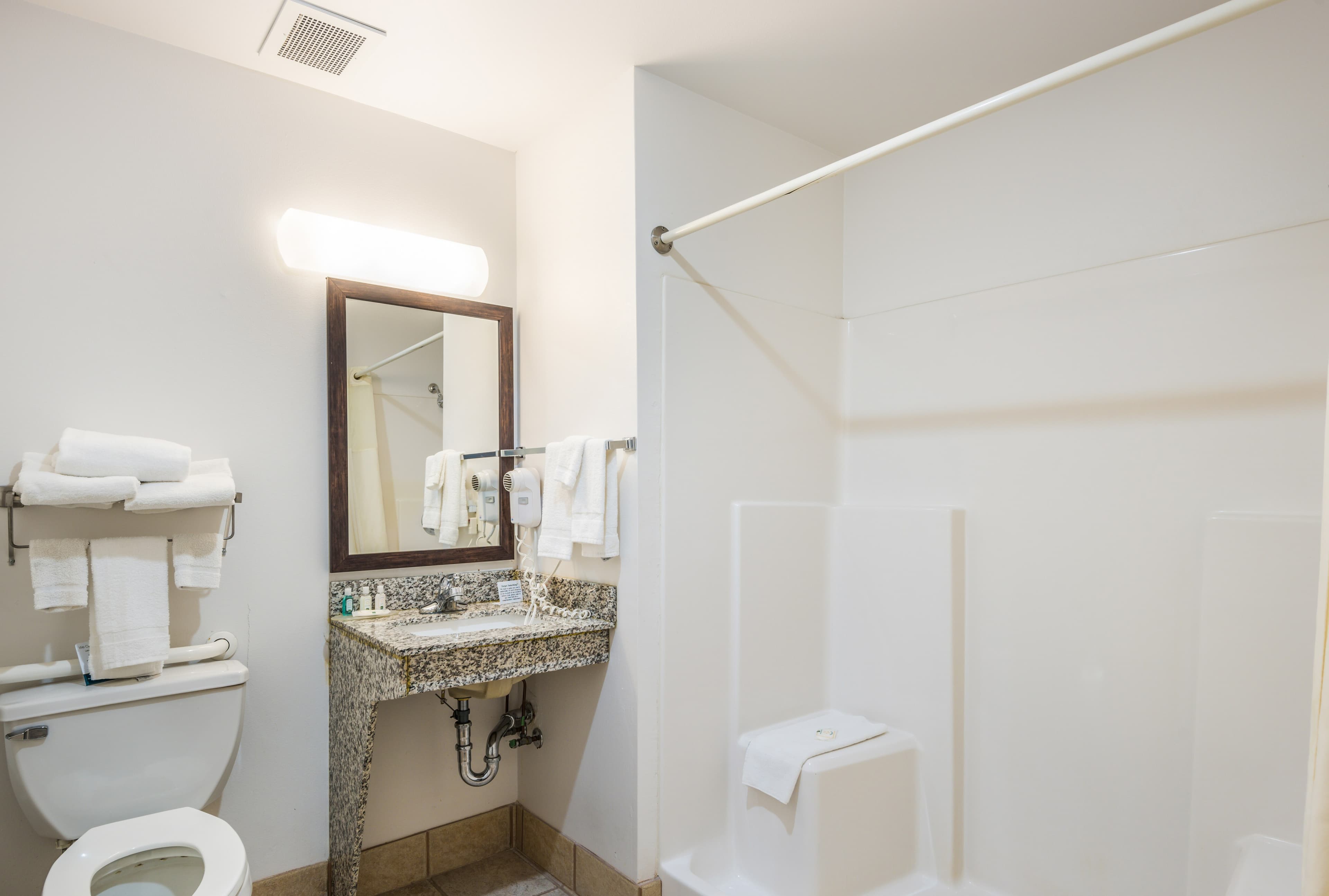 Quality Inn & Suites Eldridge Davenport North - Image 2