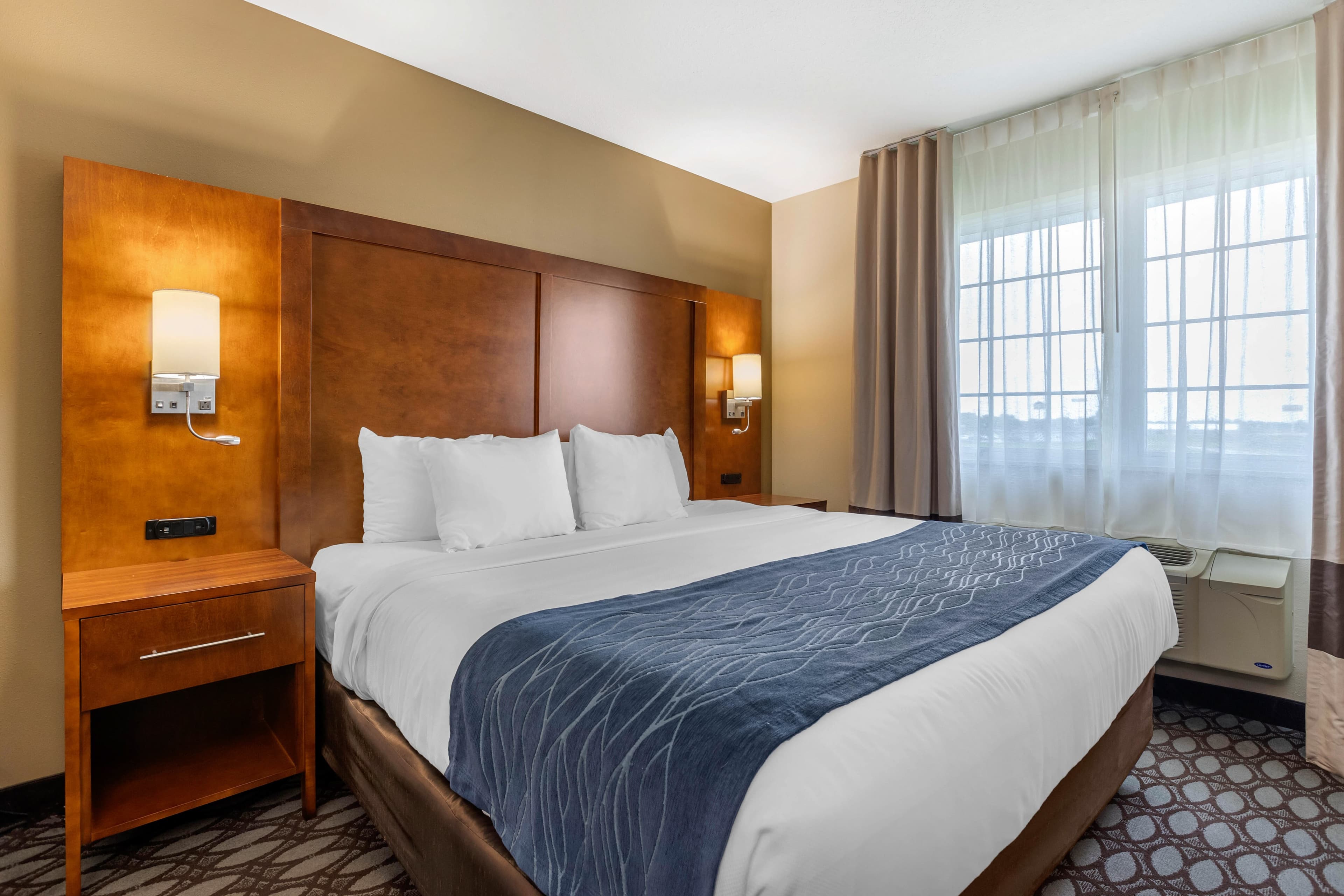 Comfort Inn Story City - Image 2