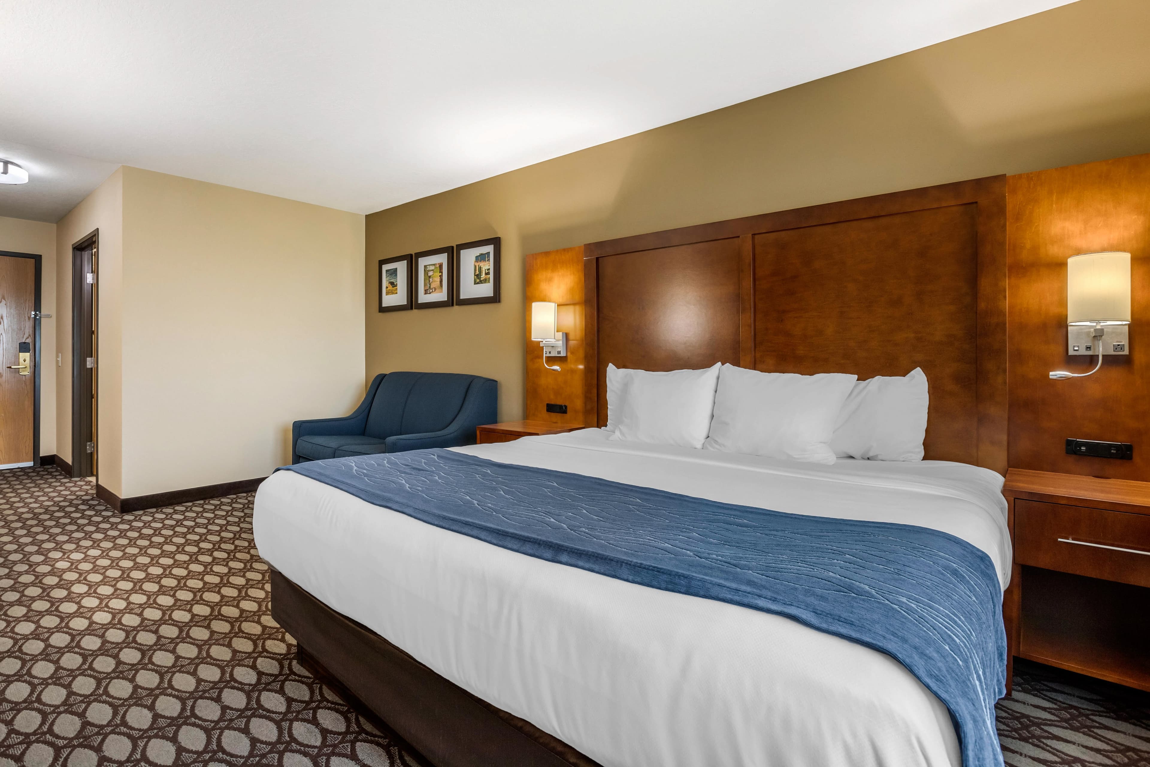 Comfort Inn Story City - Image 3